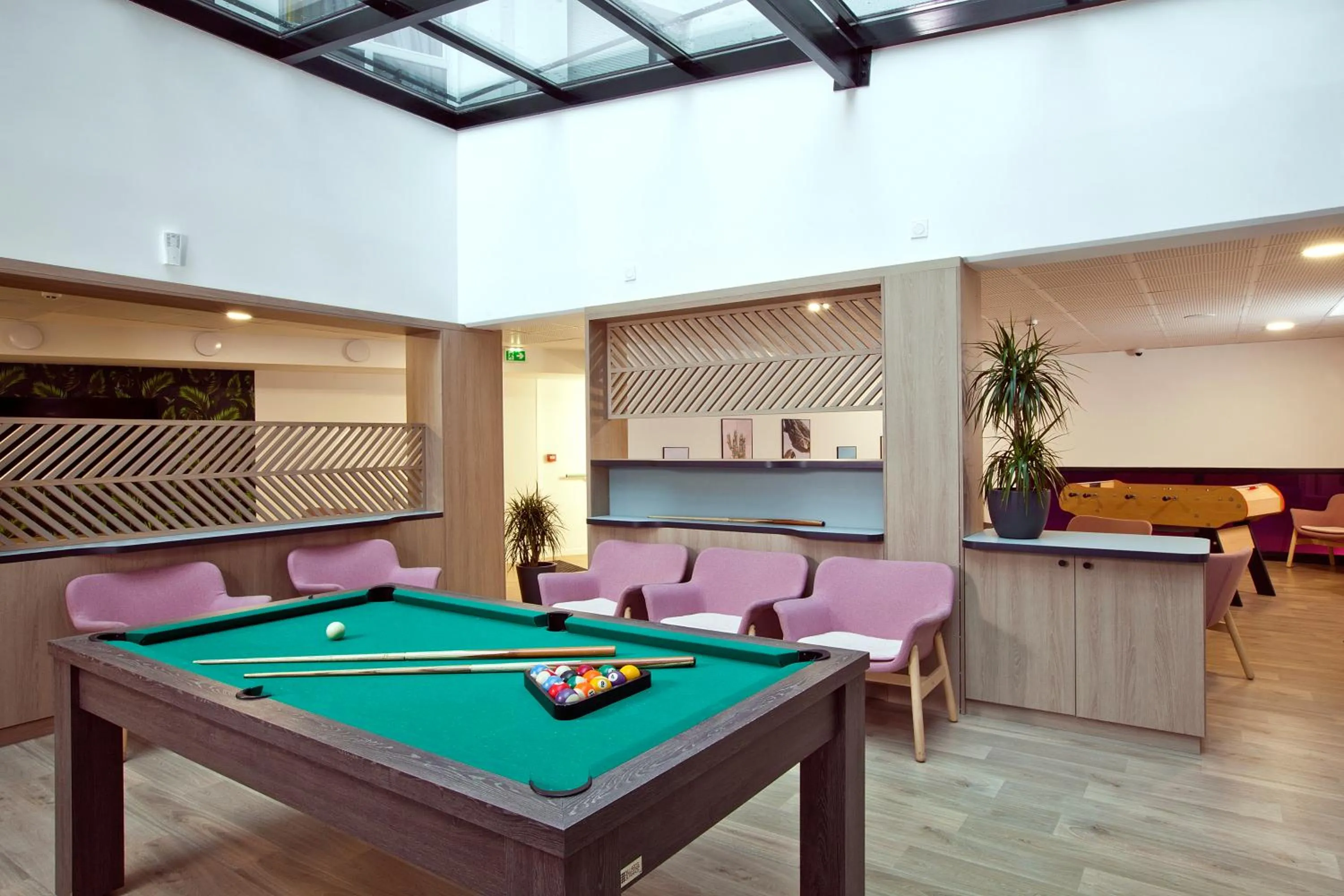 Billiard in Séjours & Affaires Paris Bagnolet