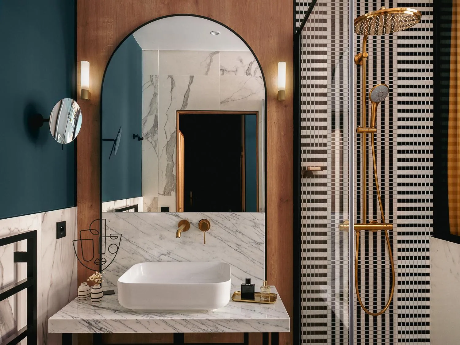 Shower in Dandy Hotel