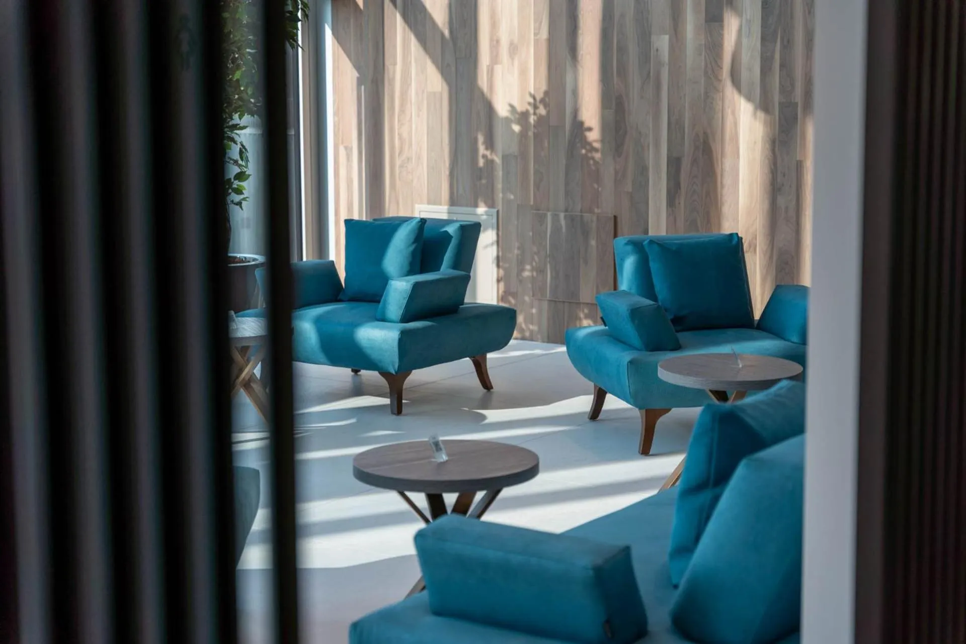 Restaurant/places to eat in Life Hotel