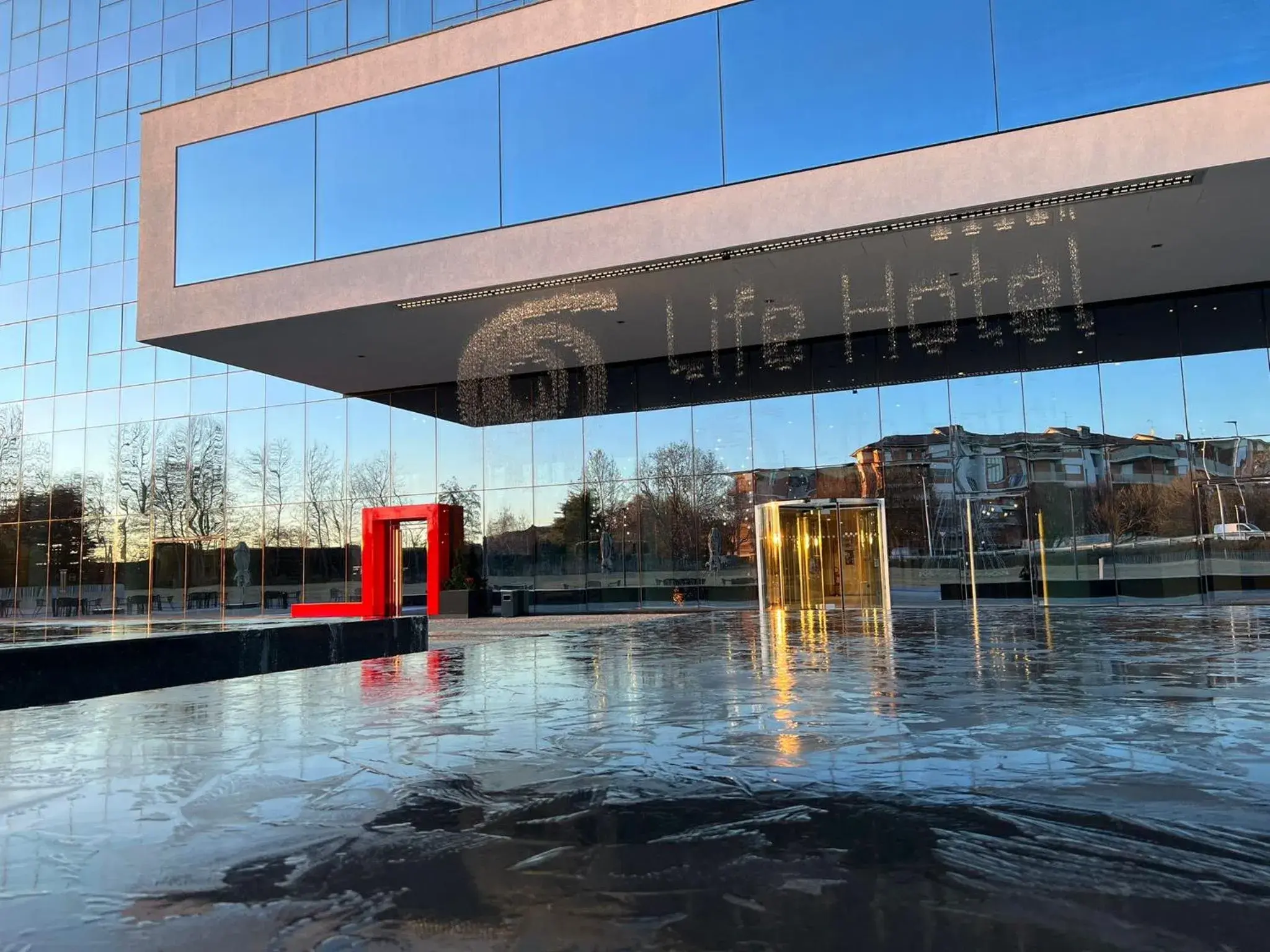 Property building in Life Hotel Property building in Life Hotel