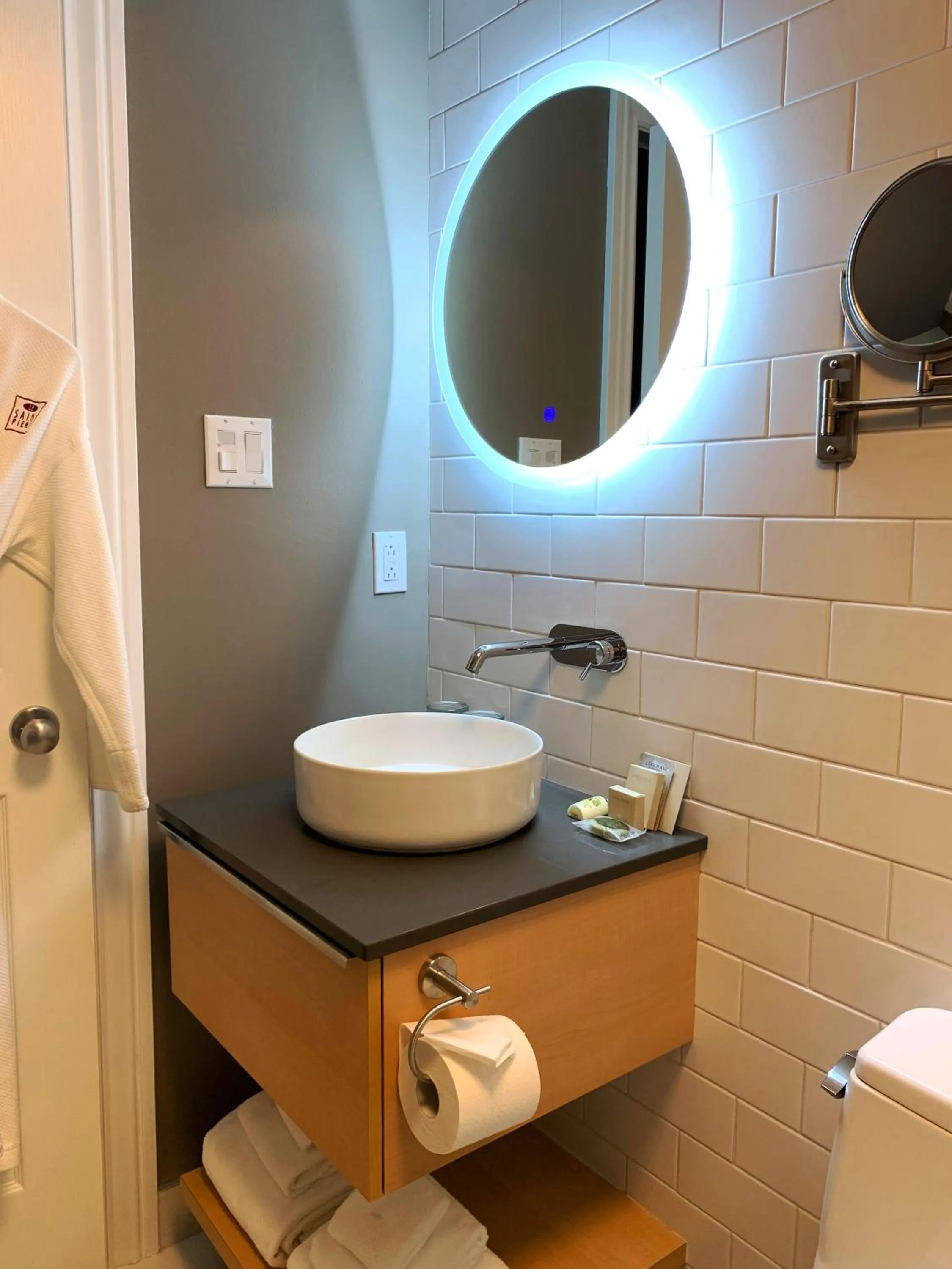 Bathroom in Hotel 71 by Preferred Hotels & Resorts