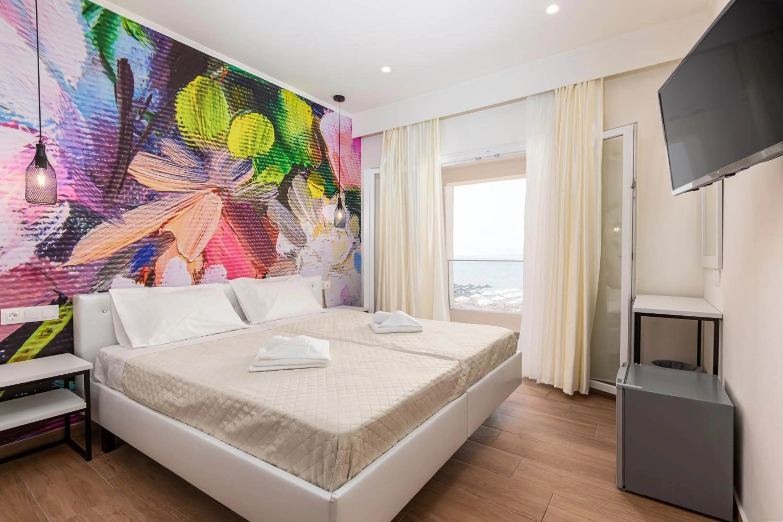 Aqua Luxury Suites by Estia