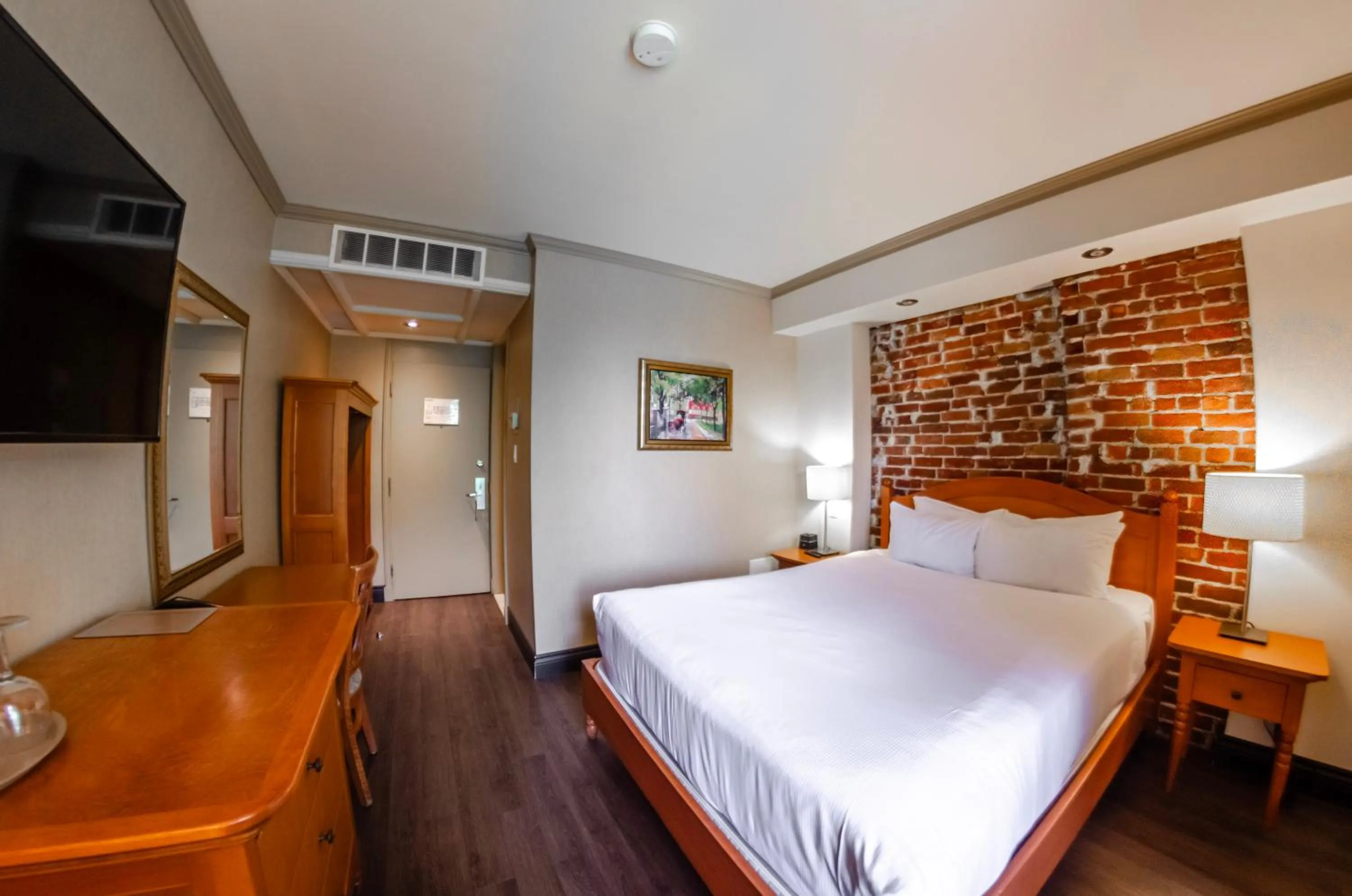 Photo of the whole room, Bed in Hotel Chateau Bellevue