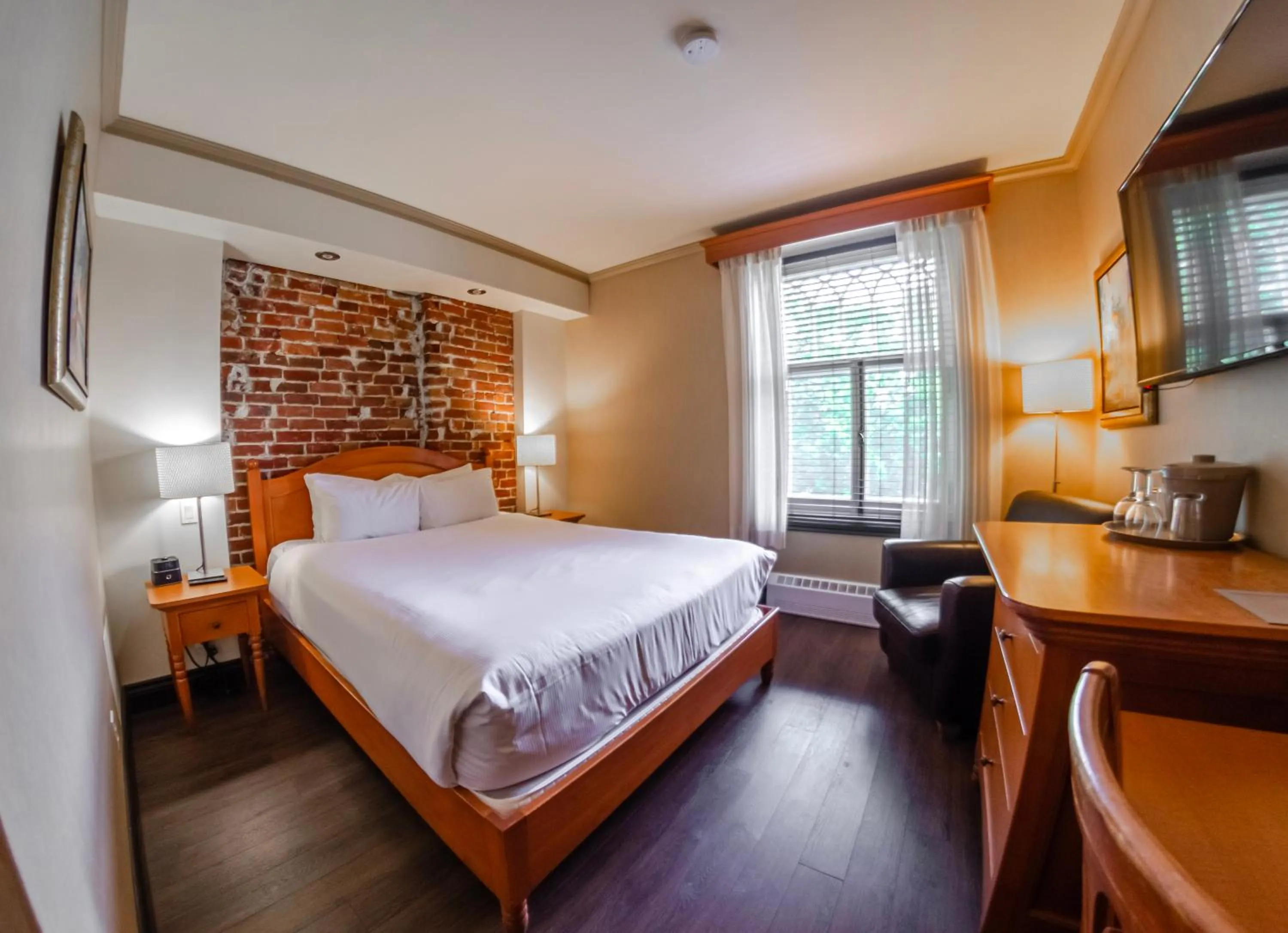 Photo of the whole room, Bed in Hotel Chateau Bellevue