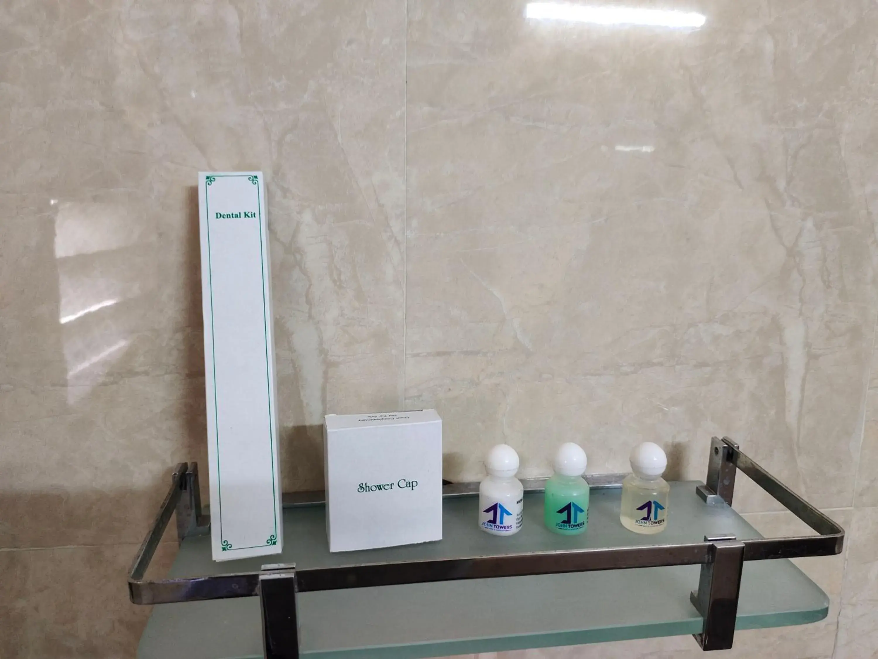 Bathroom in JOHN TOWERS Bathroom in JOHN TOWERS