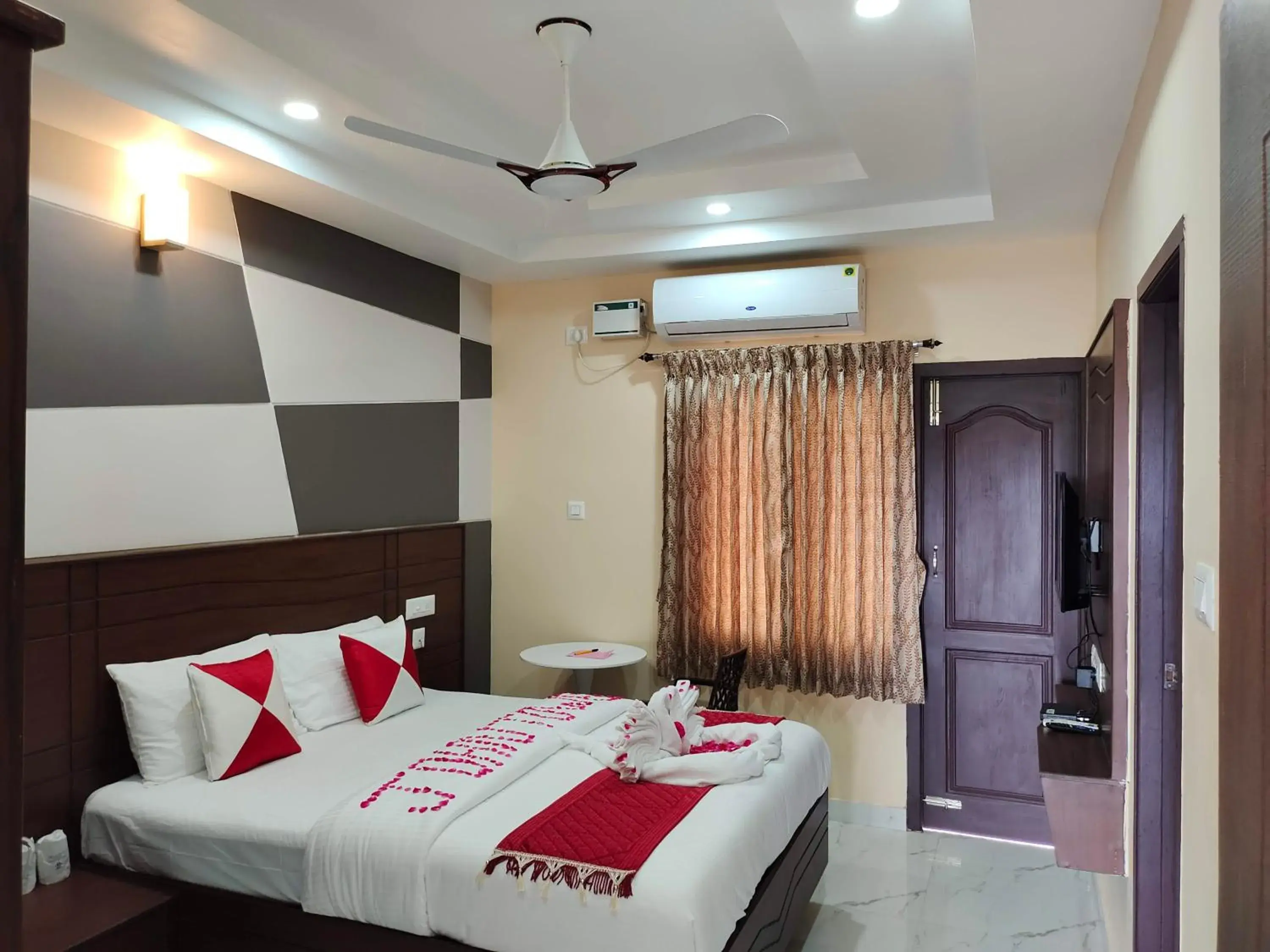 Bed in JOHN TOWERS Bed in JOHN TOWERS