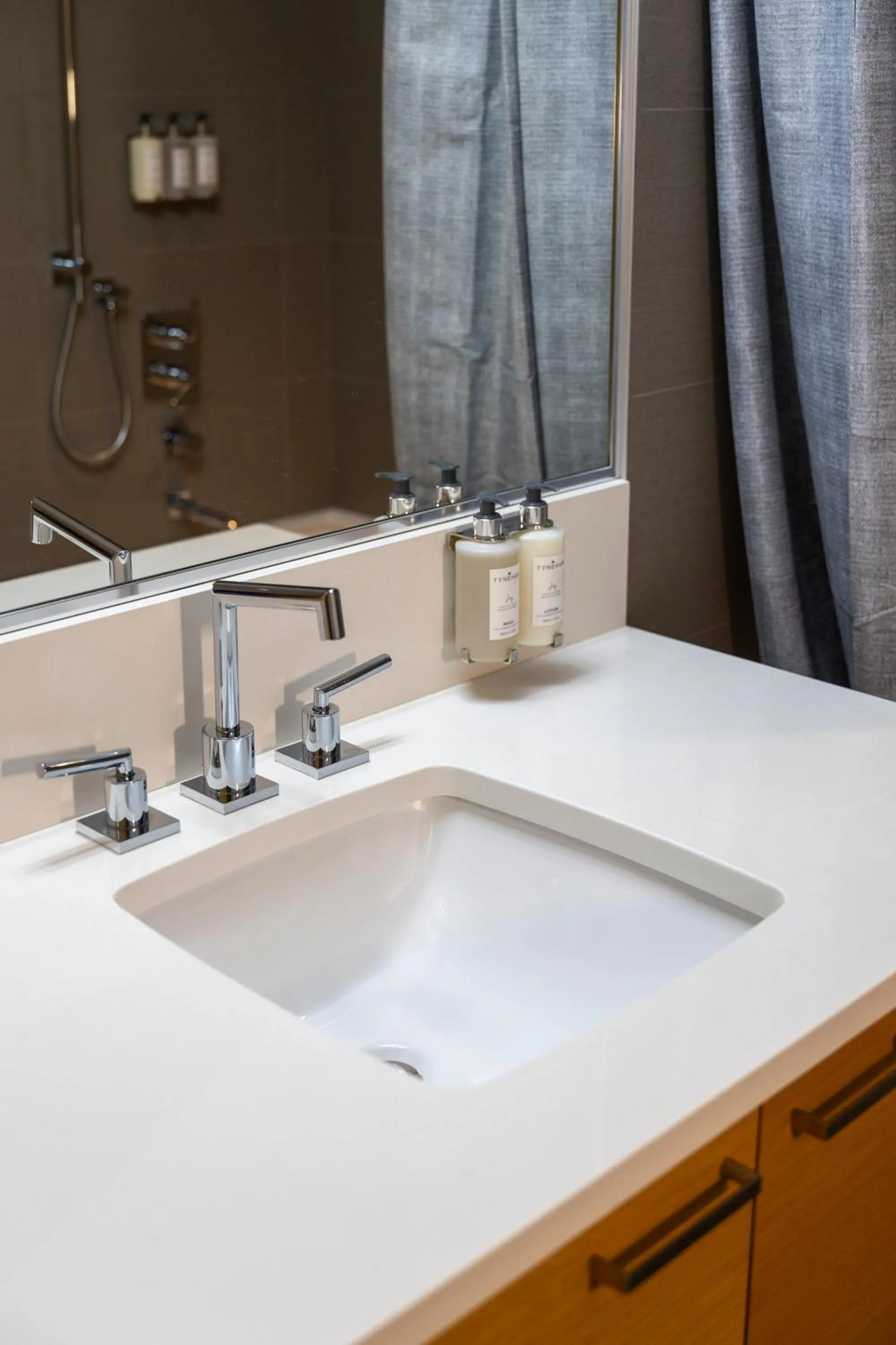 Bathroom in Brentwood Bay Resort & Spa