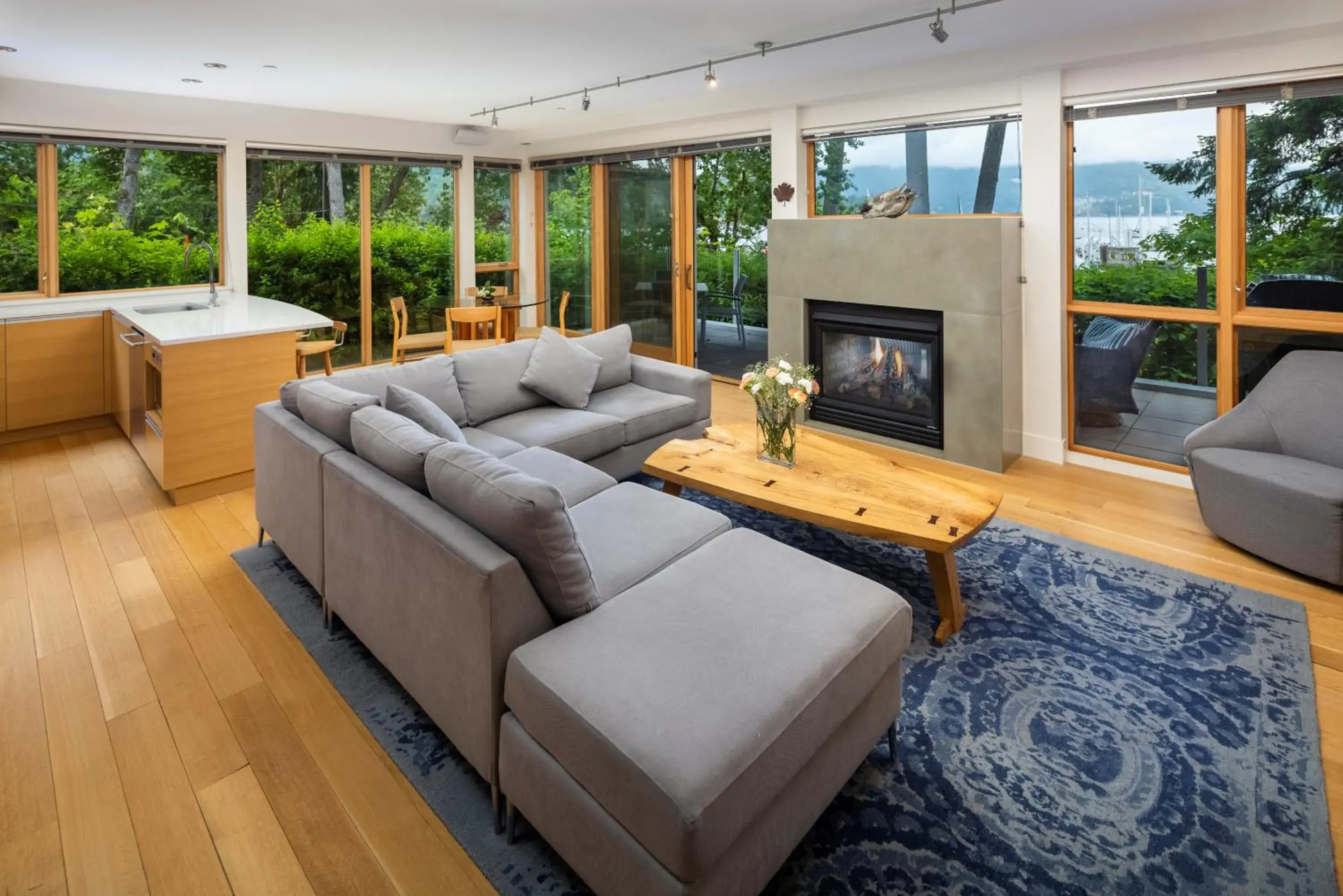 Two-Bedroom Villa with Sea View in Brentwood Bay Resort & Spa Two-Bedroom Villa with Sea View in Brentwood Bay Resort & Spa