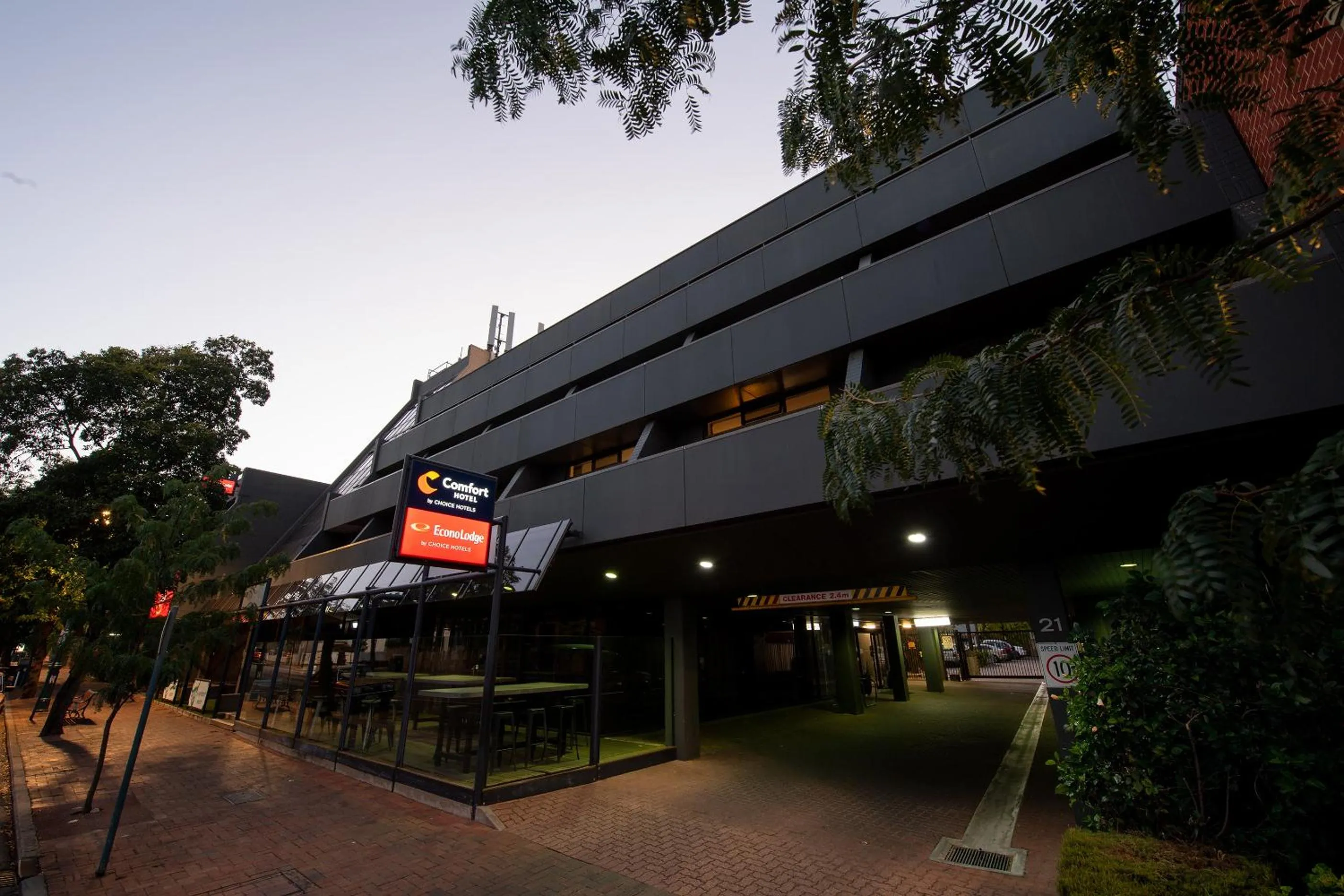 Property building in Econo Lodge North Adelaide
