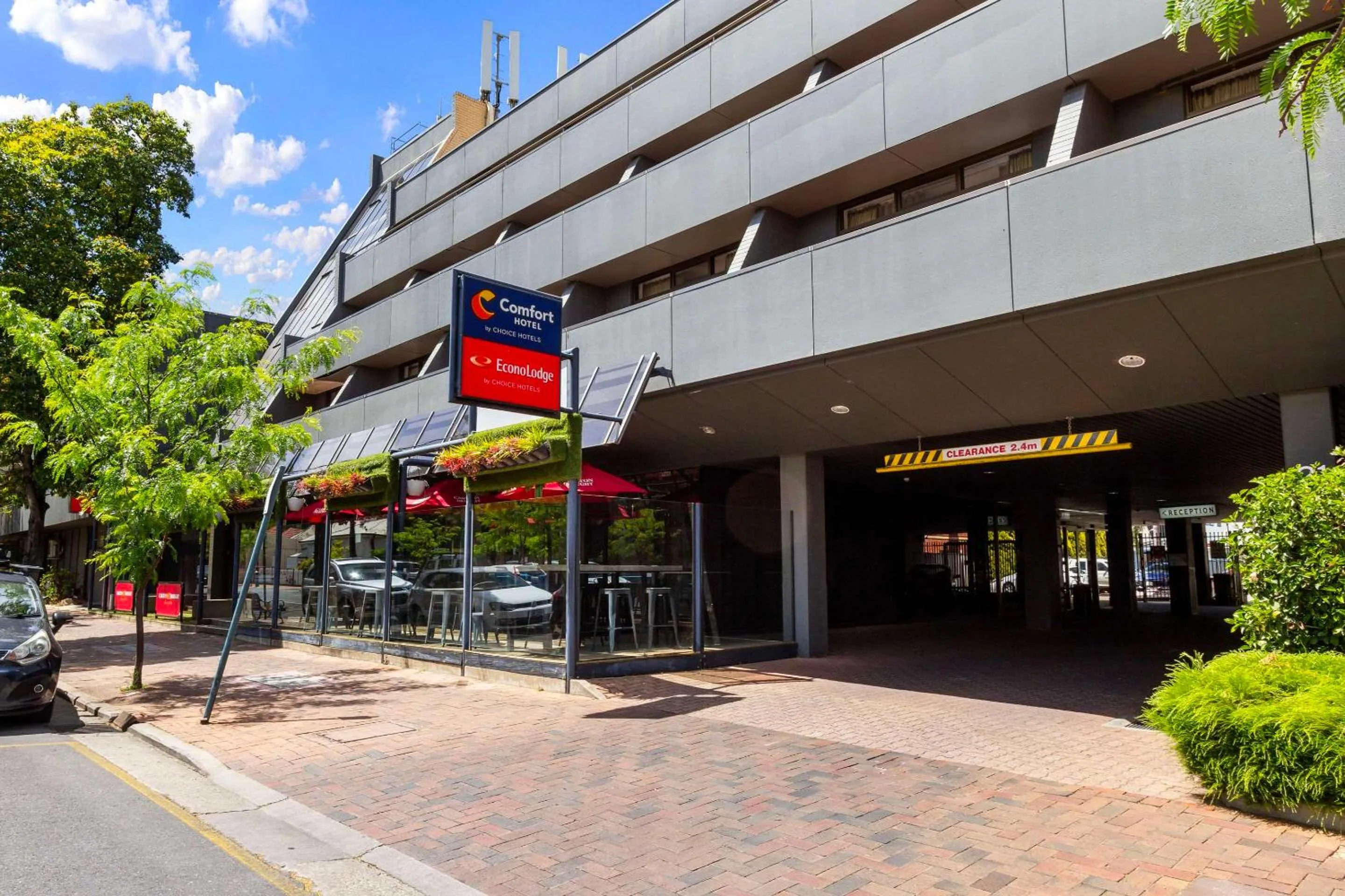 Property building in Econo Lodge North Adelaide