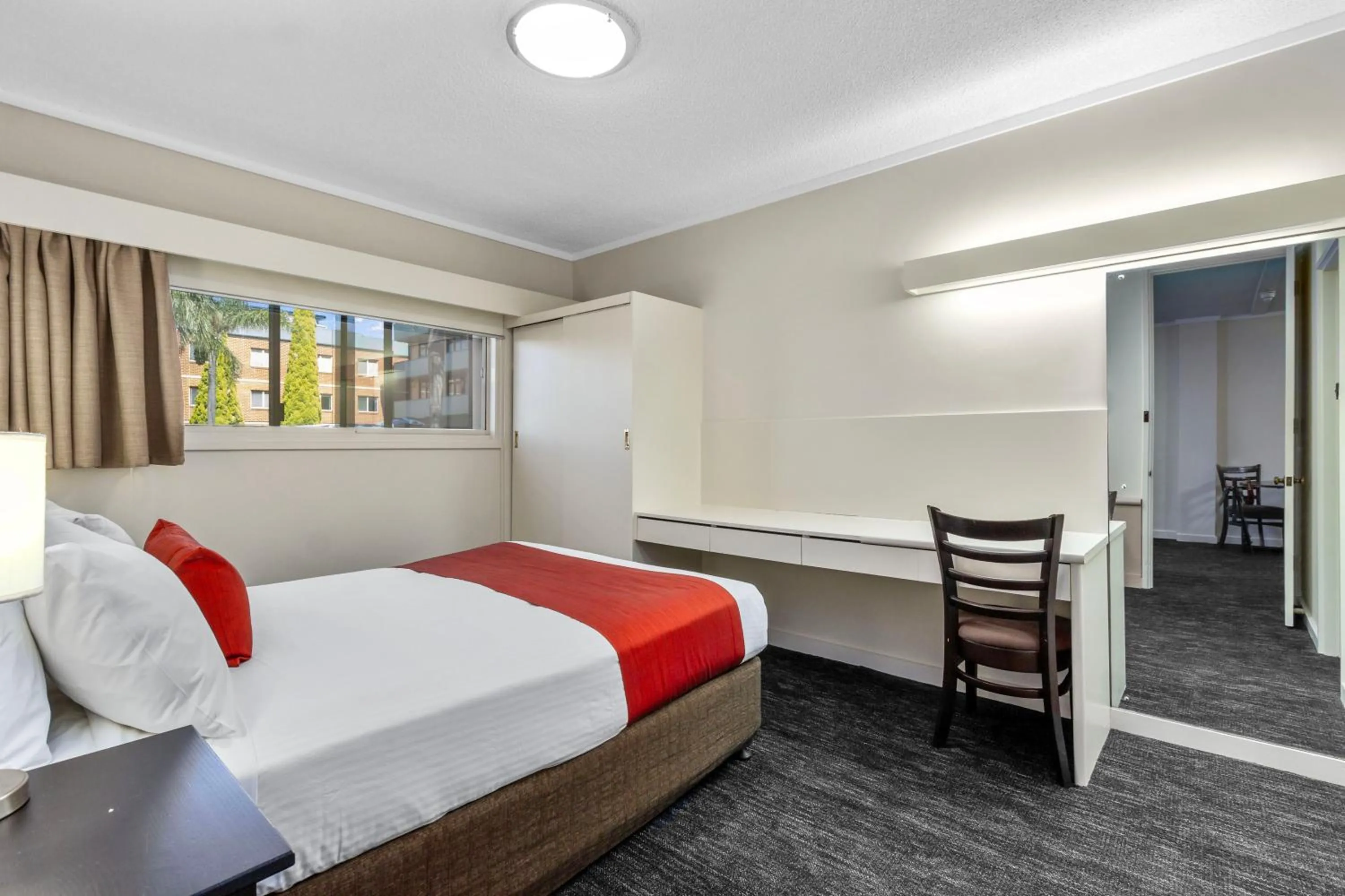 Bed in Econo Lodge North Adelaide