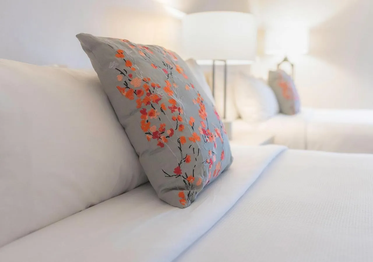 Bedroom, Bed in Les Suites Hotel Ottawa