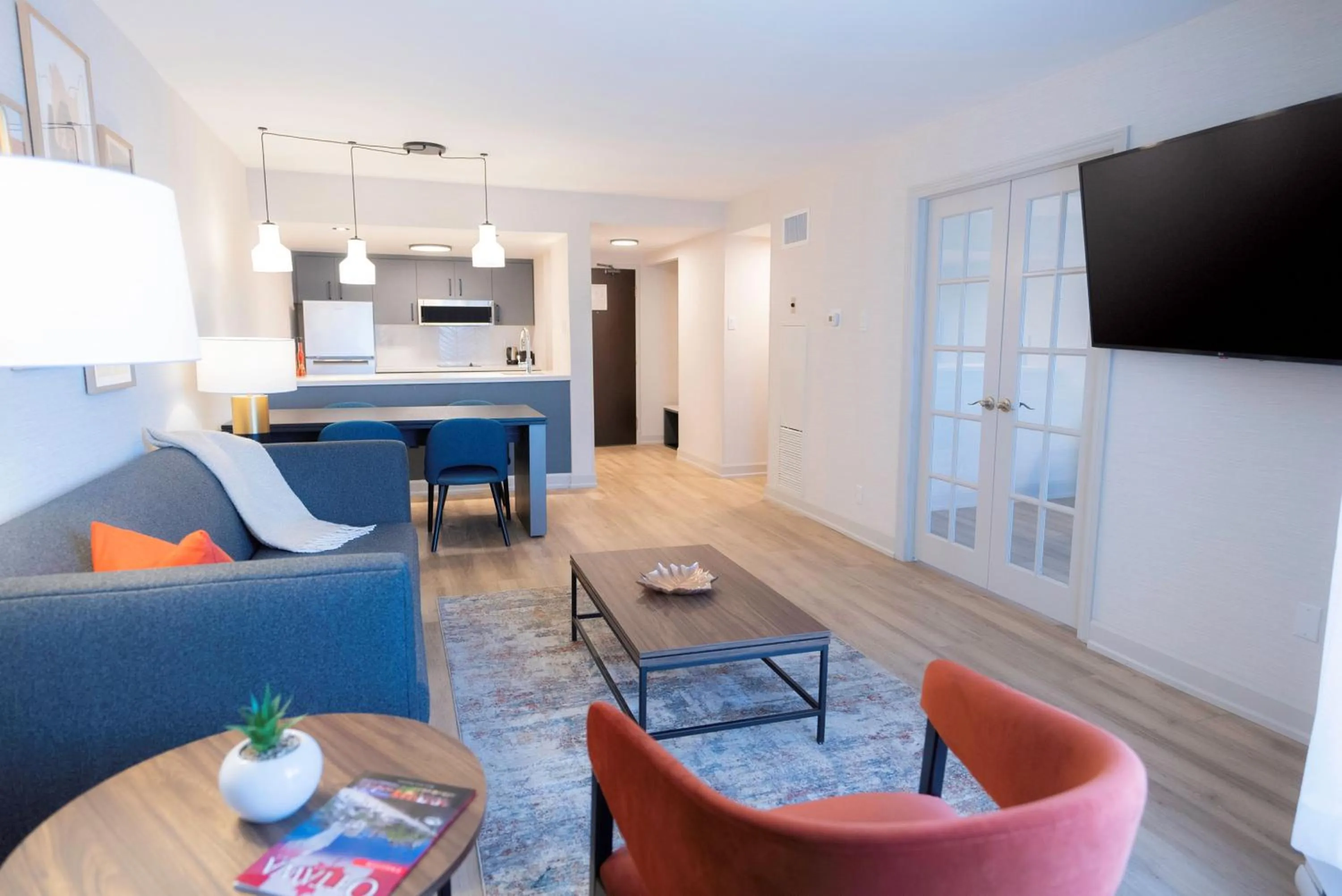 Living room in Les Suites Hotel Ottawa