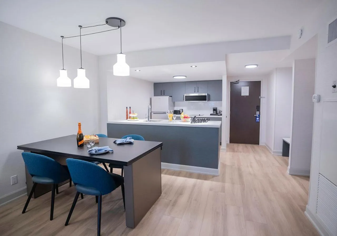 Dining area in Les Suites Hotel Ottawa