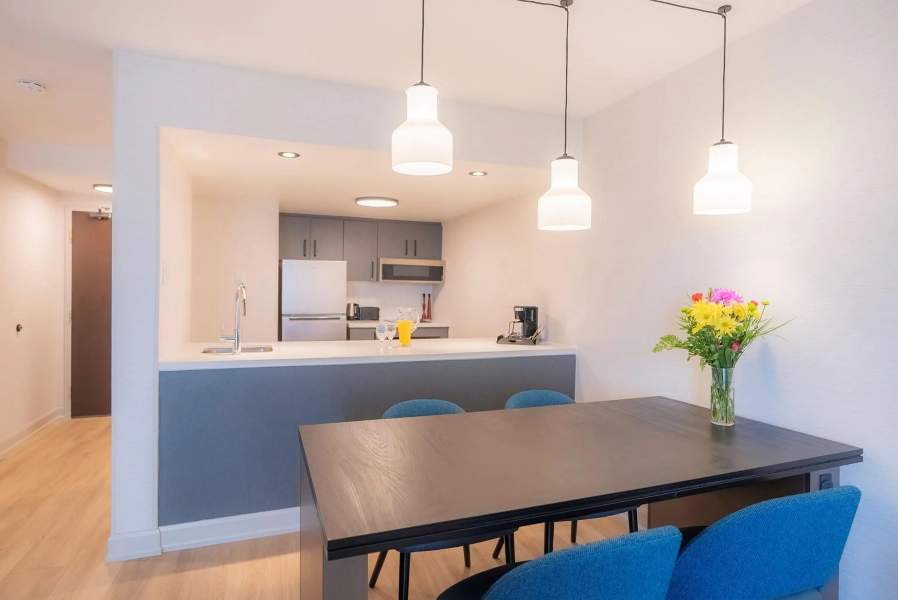 Dining area in Les Suites Hotel Ottawa