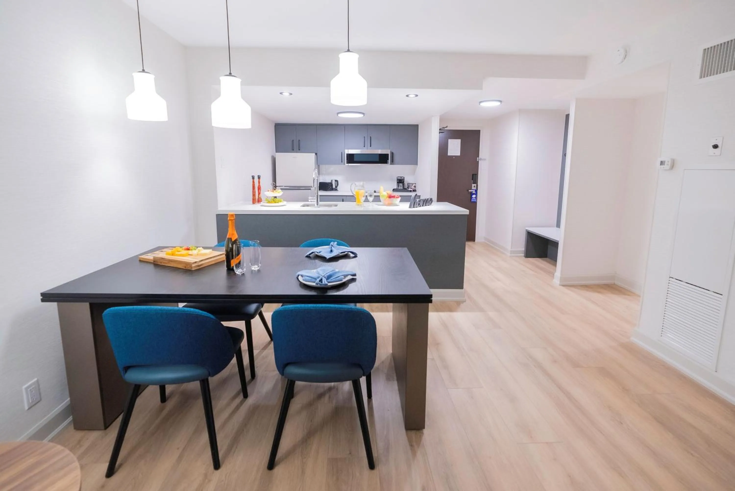 Seating area in Les Suites Hotel Ottawa