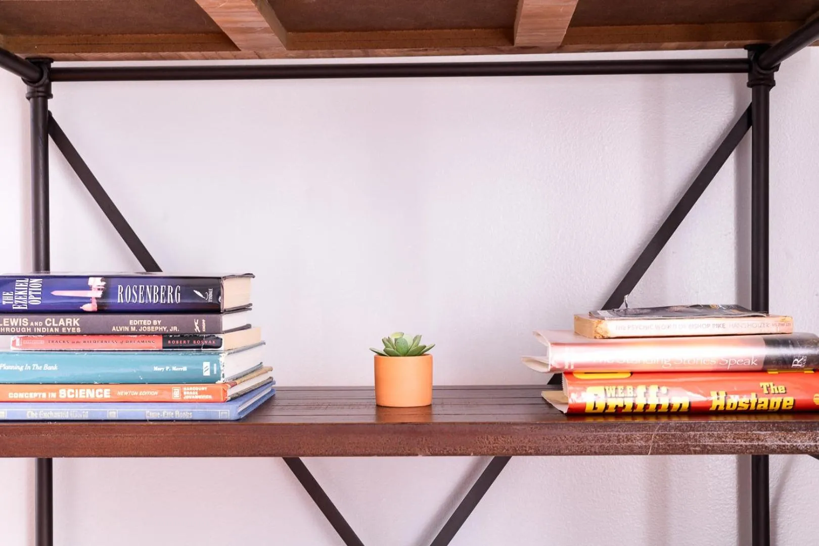 The Pub- 8BR Free Parking, Minutes From Falls & Casino