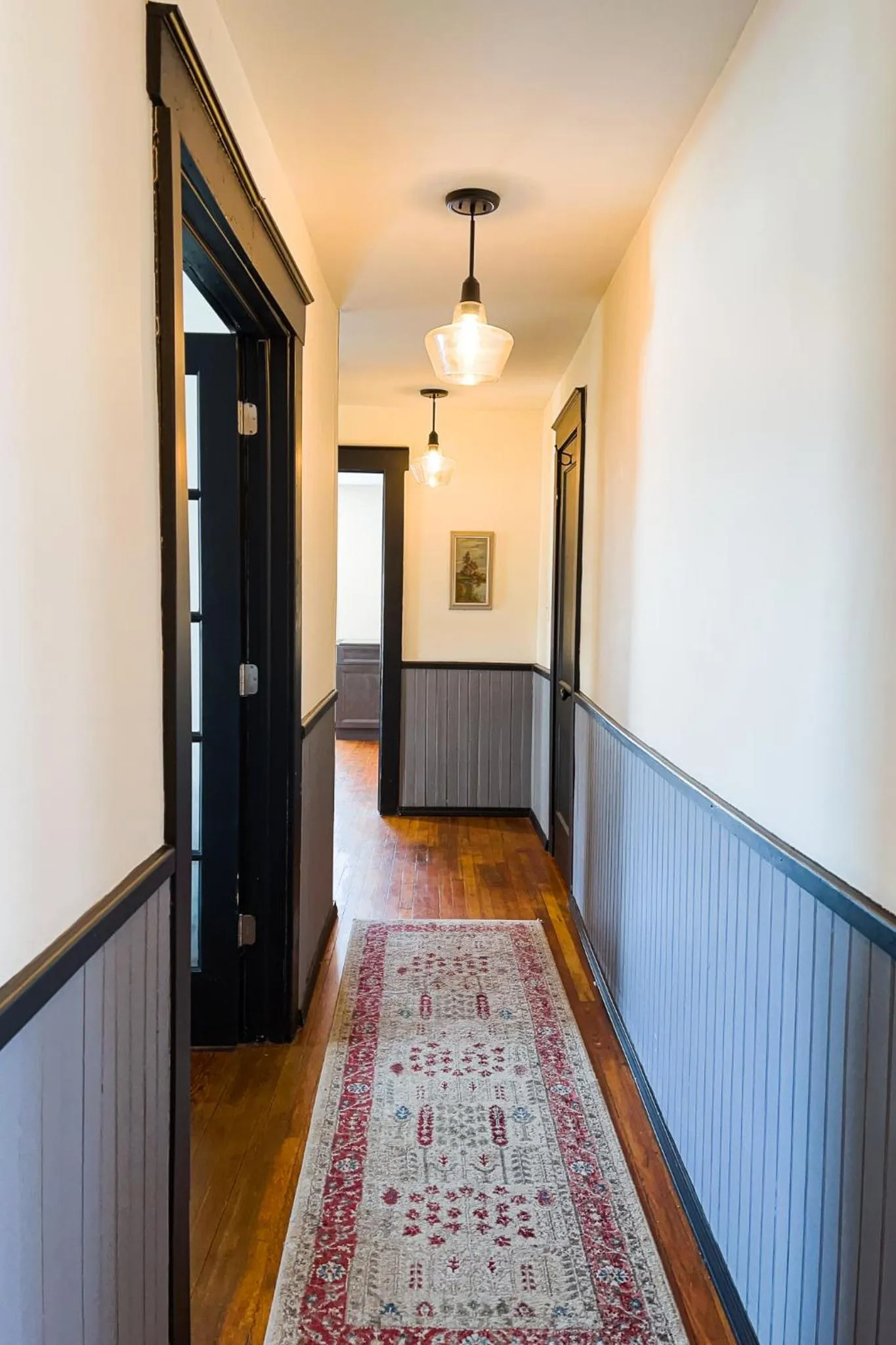 The Pub- 8BR Free Parking, Minutes From Falls & Casino