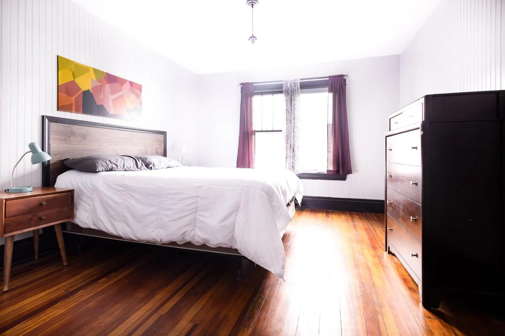 Bed in The Pub- 8BR Free Parking, Minutes From Falls & Casino