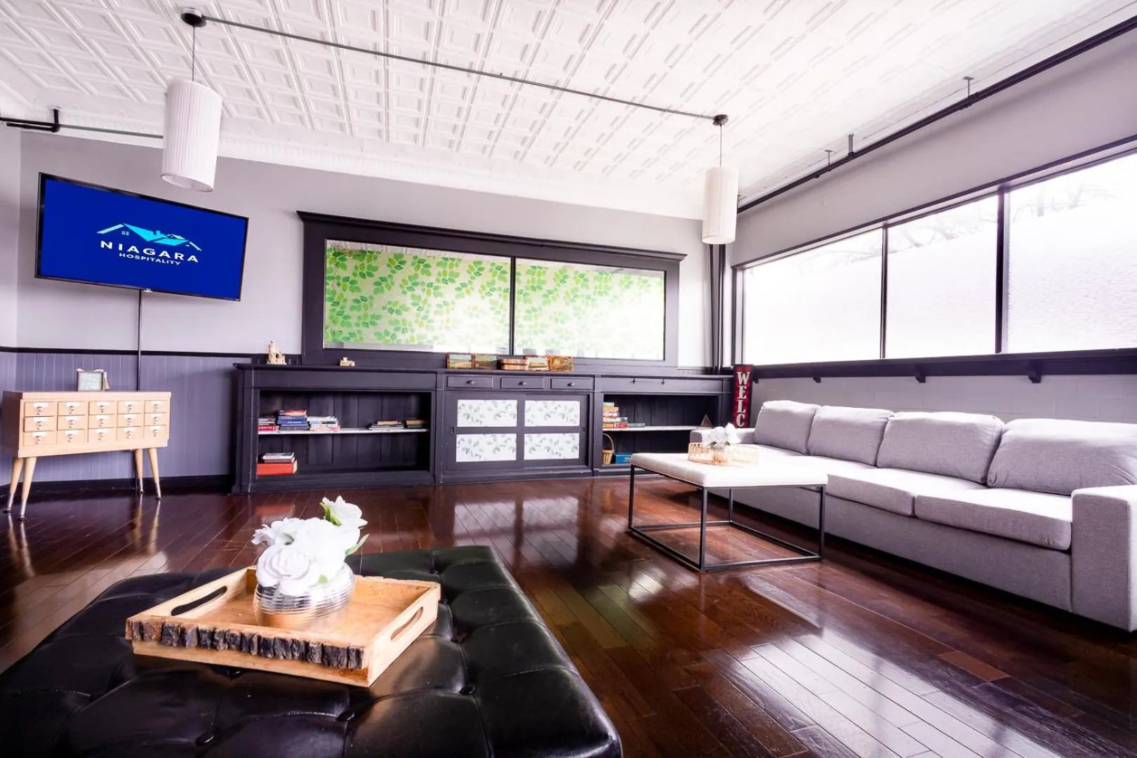 The Pub- 8BR Free Parking, Minutes From Falls & Casino