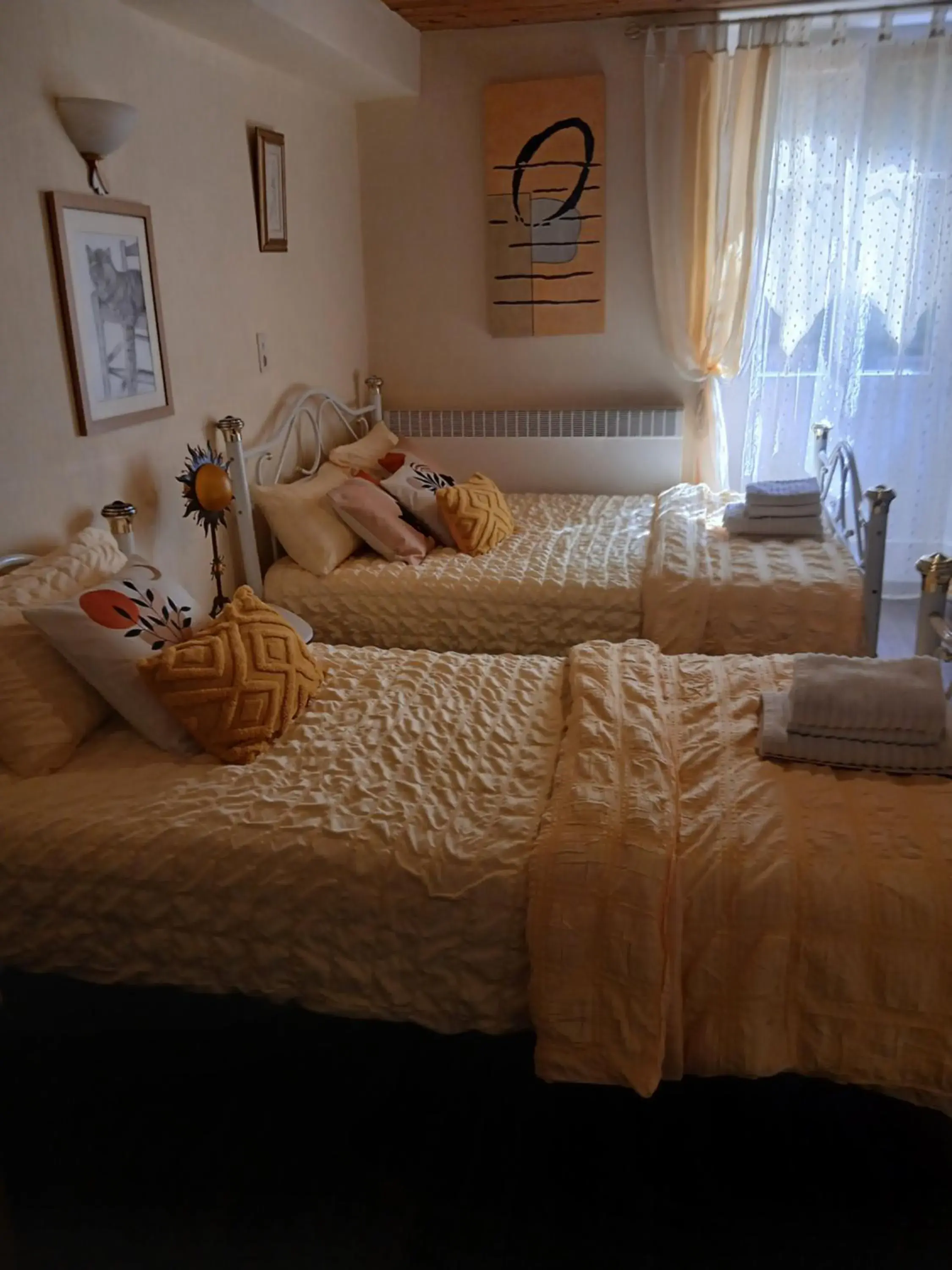 Triple Room in Sunset House Chambres de Hotes Triple Room in Sunset House Chambres de Hotes