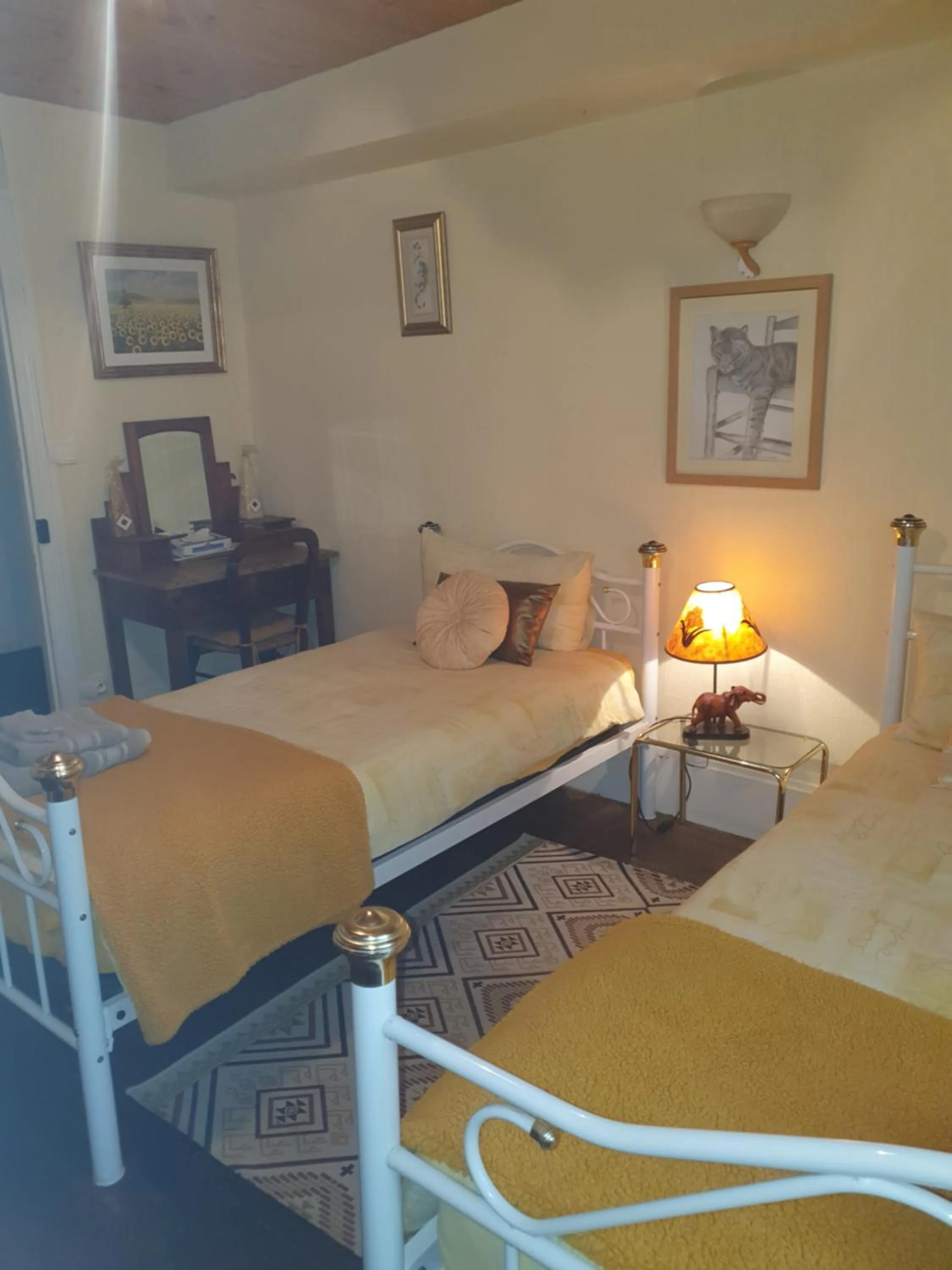 Bed in Sunset House Chambres de Hotes