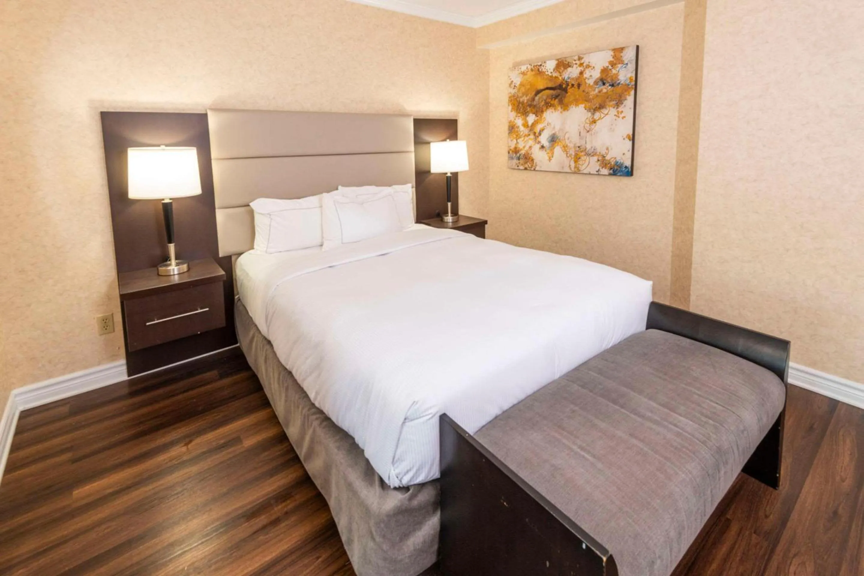 Bedroom, Bed in Chateau Cartier Hotel & Resort, an Ascend Collection Resort