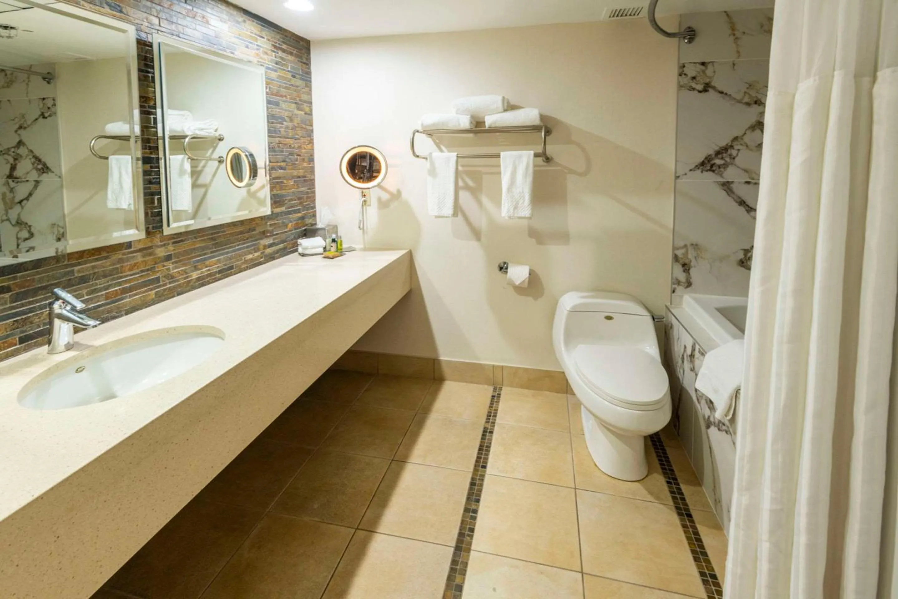 Bedroom in Chateau Cartier Hotel & Resort, an Ascend Collection Resort