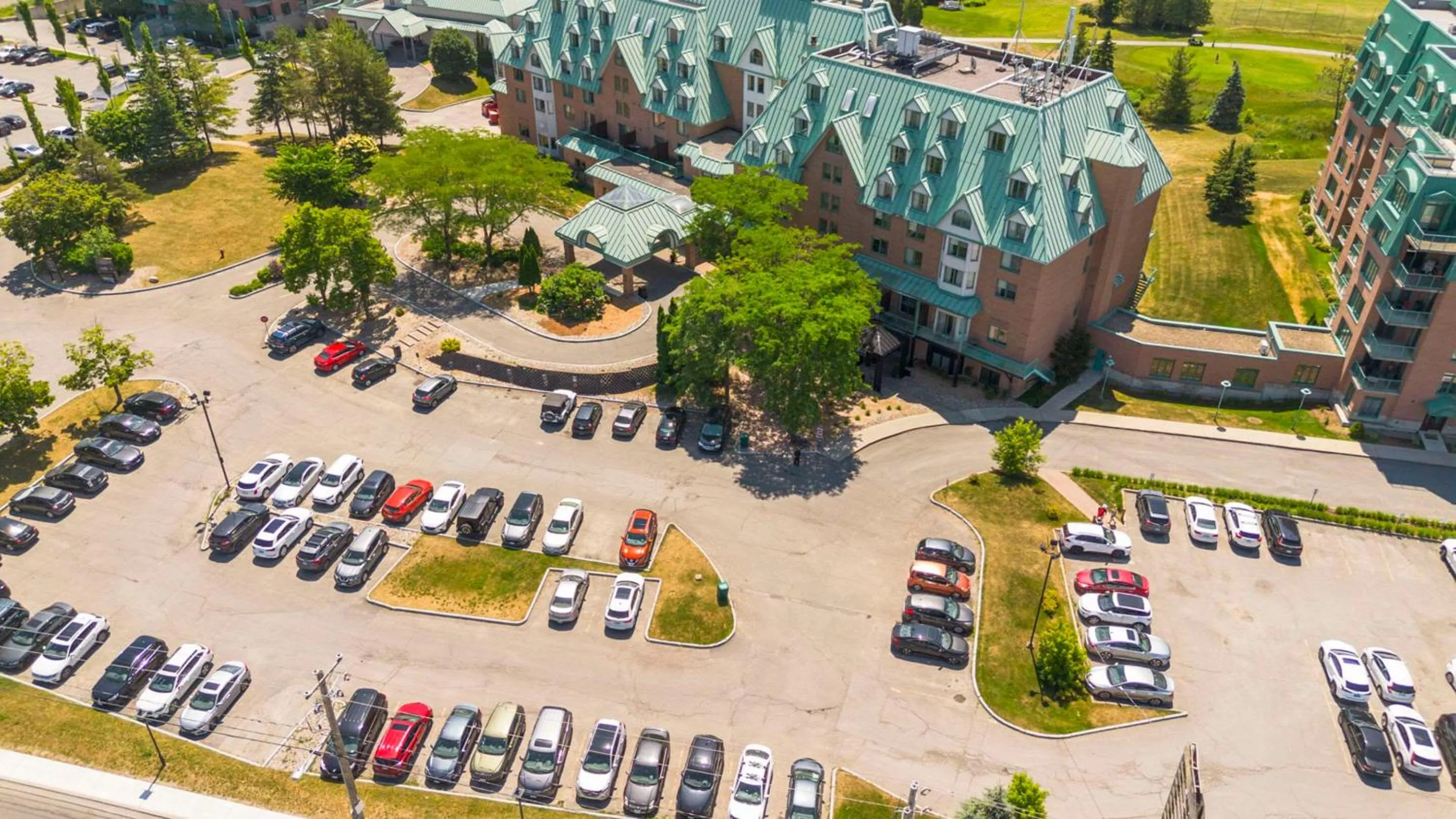 Property building in Chateau Cartier Hotel & Resort, an Ascend Collection Resort