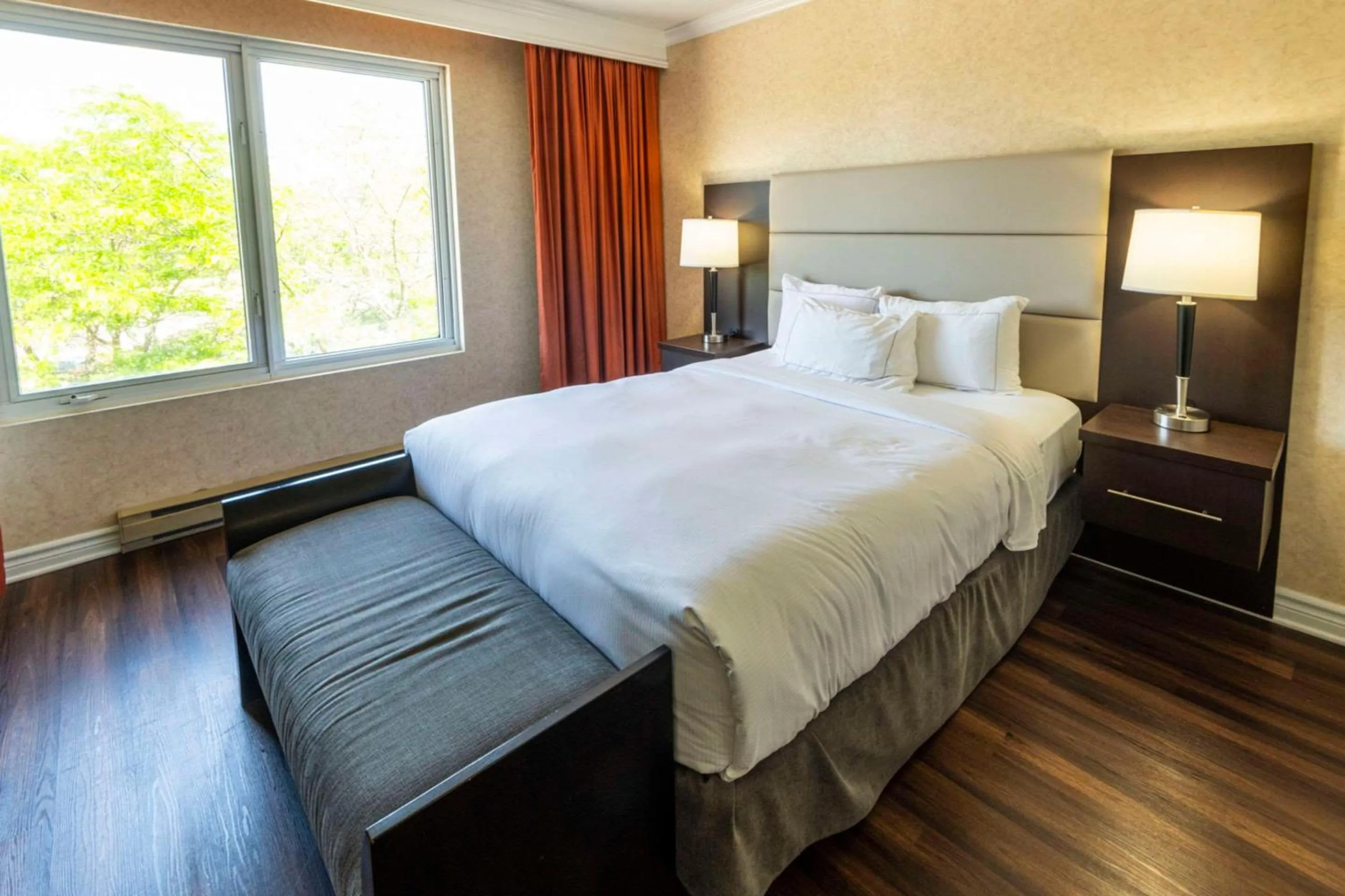 Bedroom, Bed in Chateau Cartier Hotel & Resort, an Ascend Collection Resort