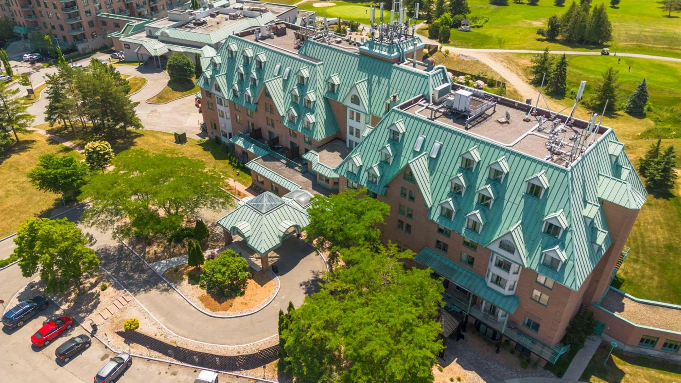 Property building in Chateau Cartier Hotel & Resort, an Ascend Collection Resort