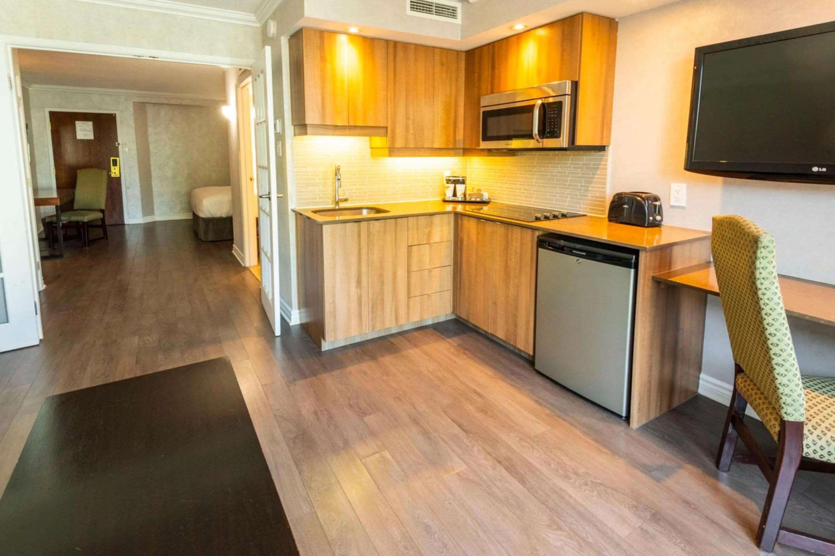 Bedroom in Chateau Cartier Hotel & Resort, an Ascend Collection Resort