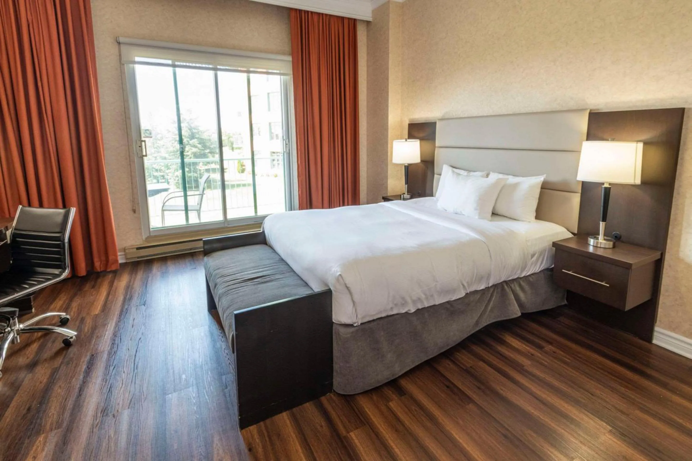 Bedroom, Bed in Chateau Cartier Hotel & Resort, an Ascend Collection Resort