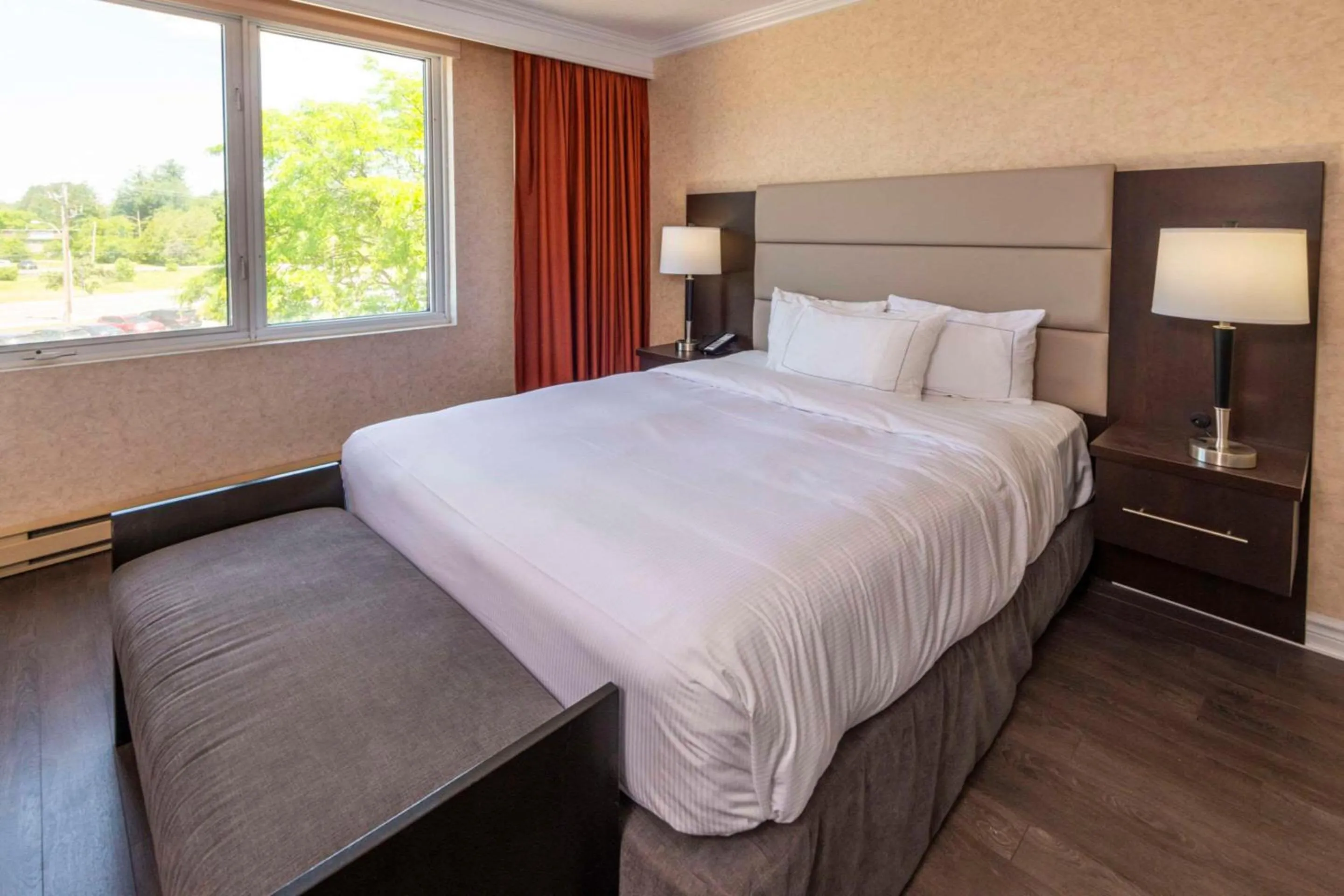 Bedroom, Bed in Chateau Cartier Hotel & Resort, an Ascend Collection Resort