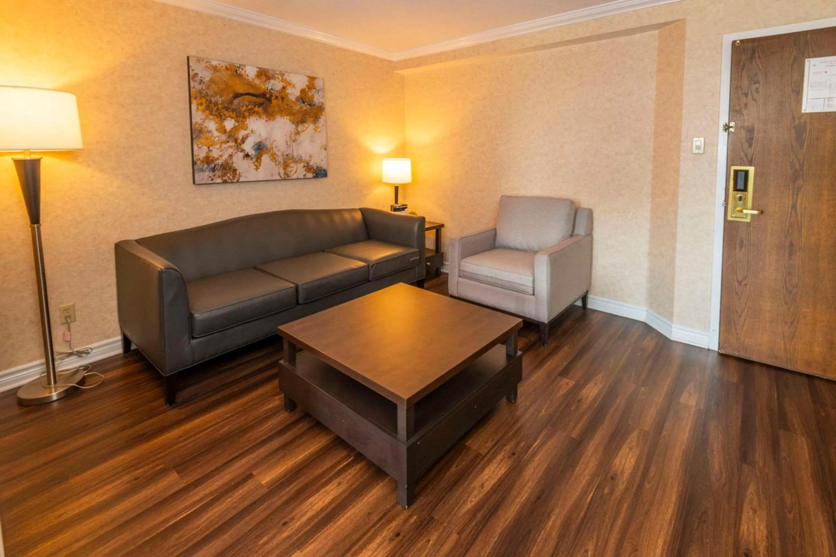 Bedroom in Chateau Cartier Hotel & Resort, an Ascend Collection Resort