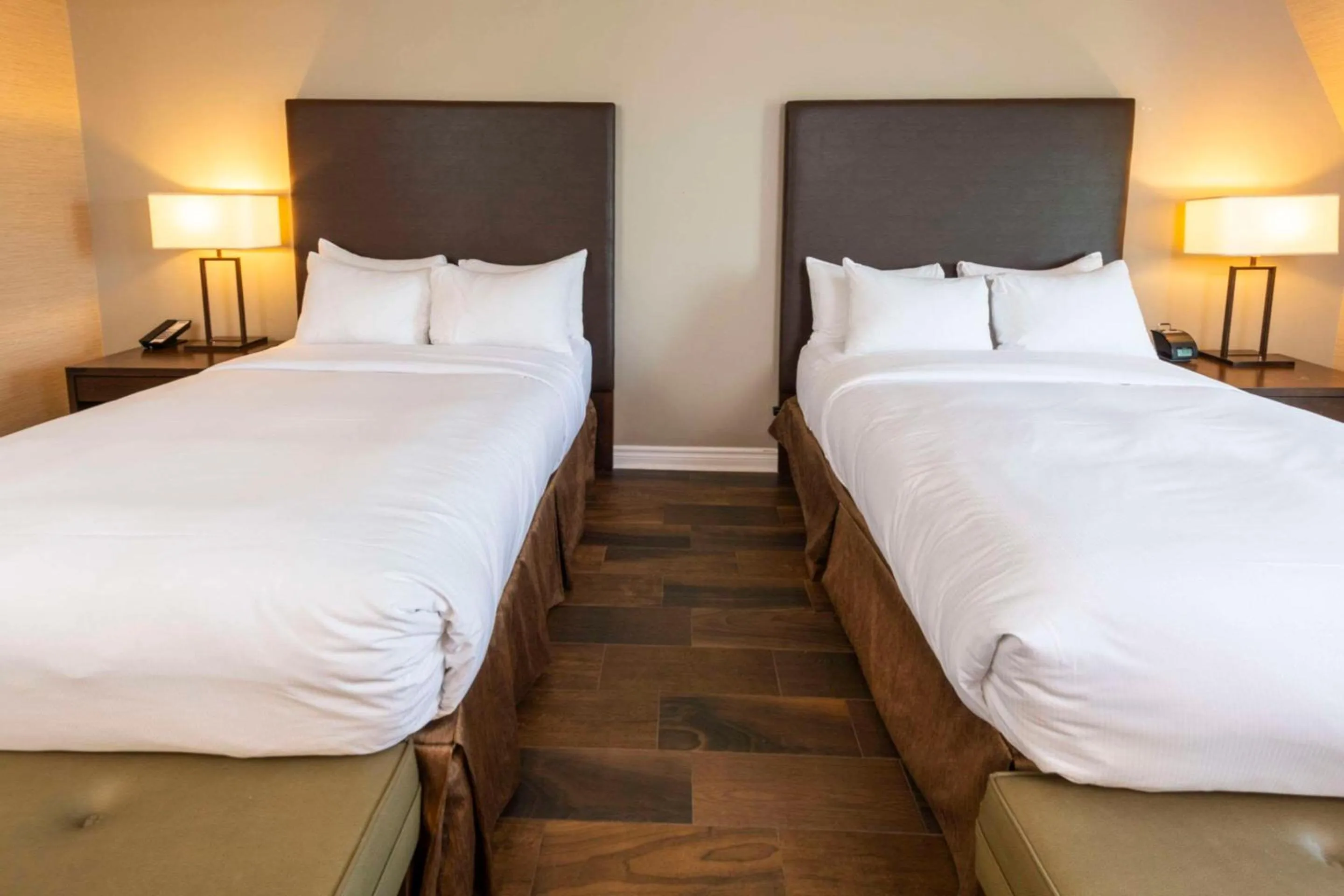 Bedroom, Bed in Chateau Cartier Hotel & Resort, an Ascend Collection Resort