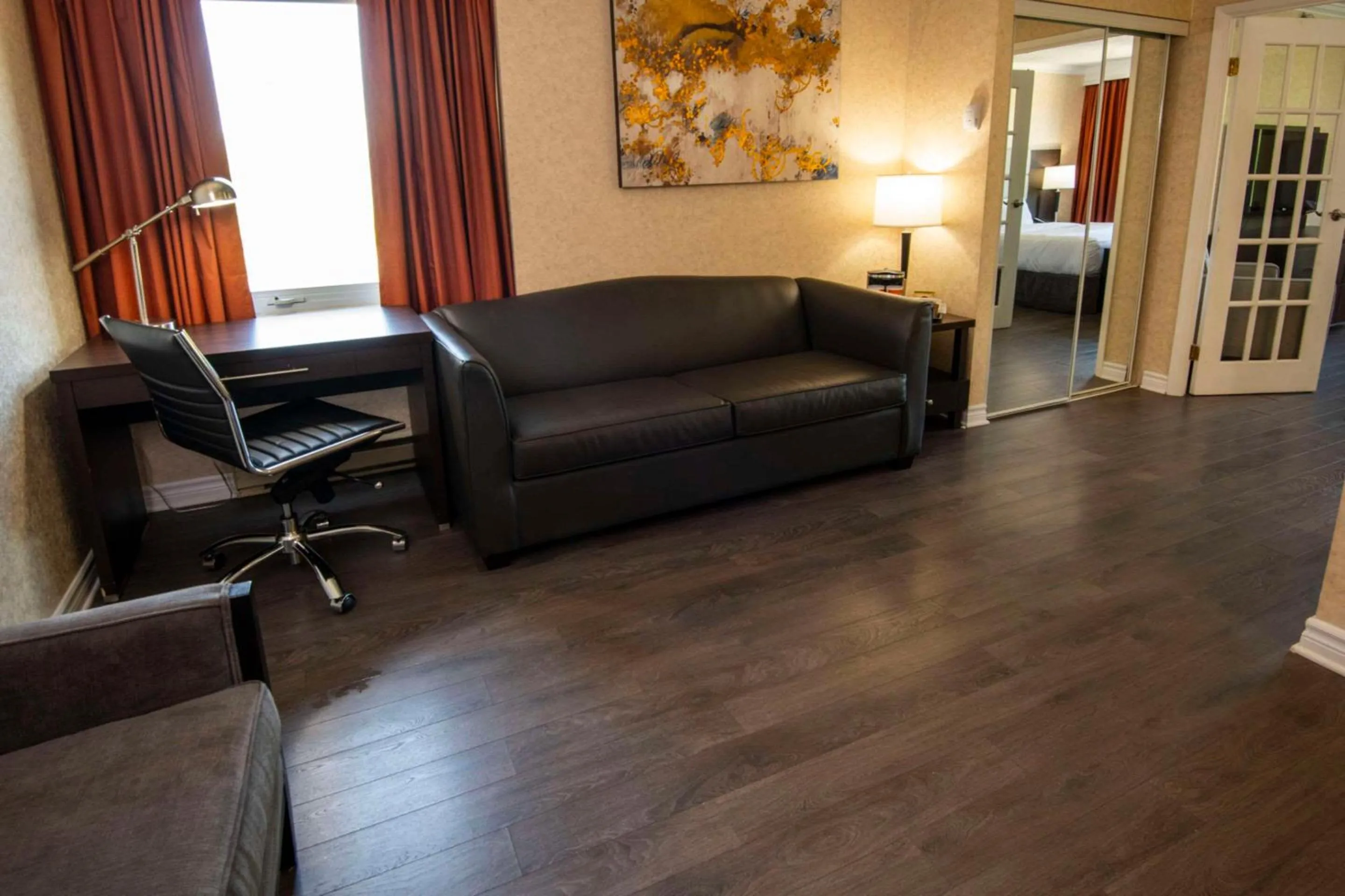 Bedroom in Chateau Cartier Hotel & Resort, an Ascend Collection Resort