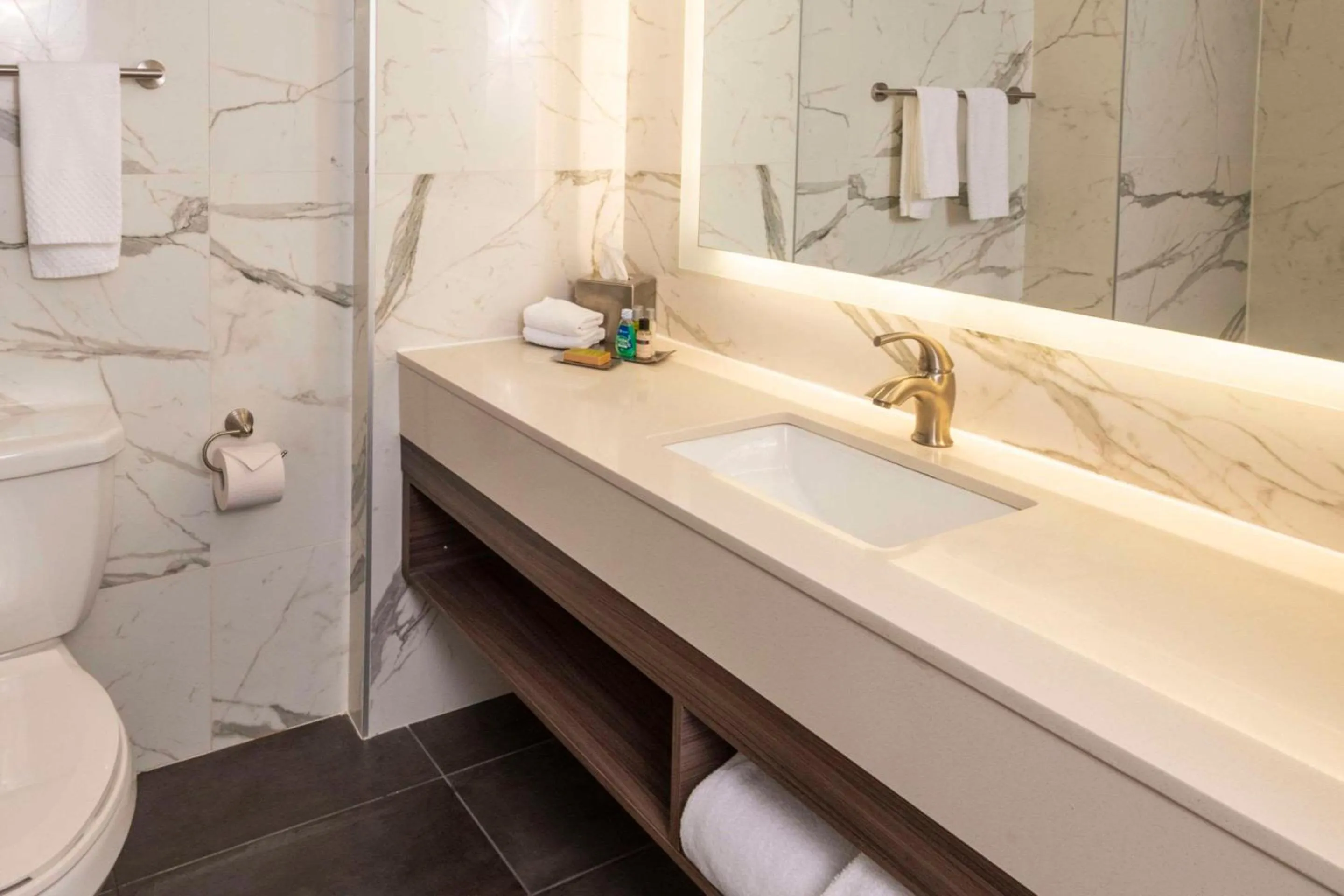 Bedroom in Chateau Cartier Hotel & Resort, an Ascend Collection Resort