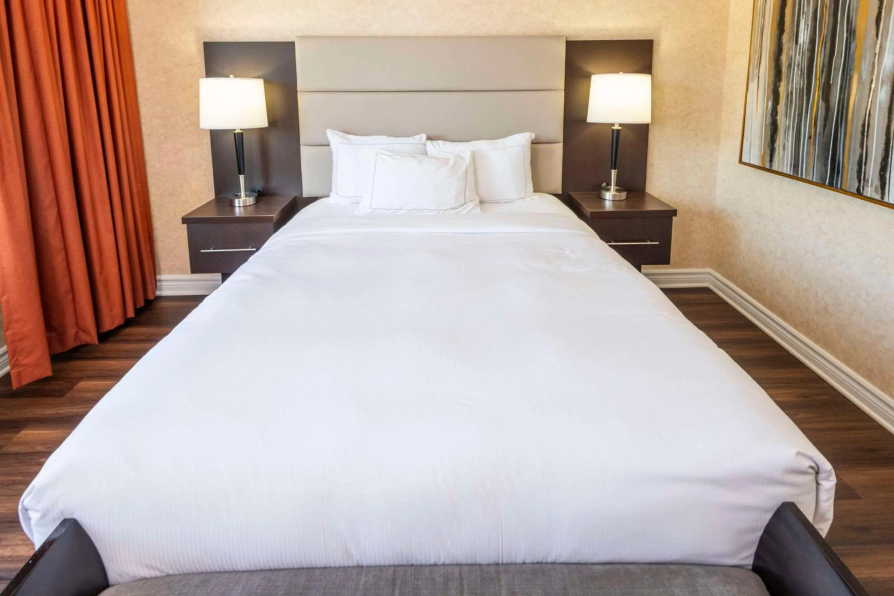 Bedroom, Bed in Chateau Cartier Hotel & Resort, an Ascend Collection Resort