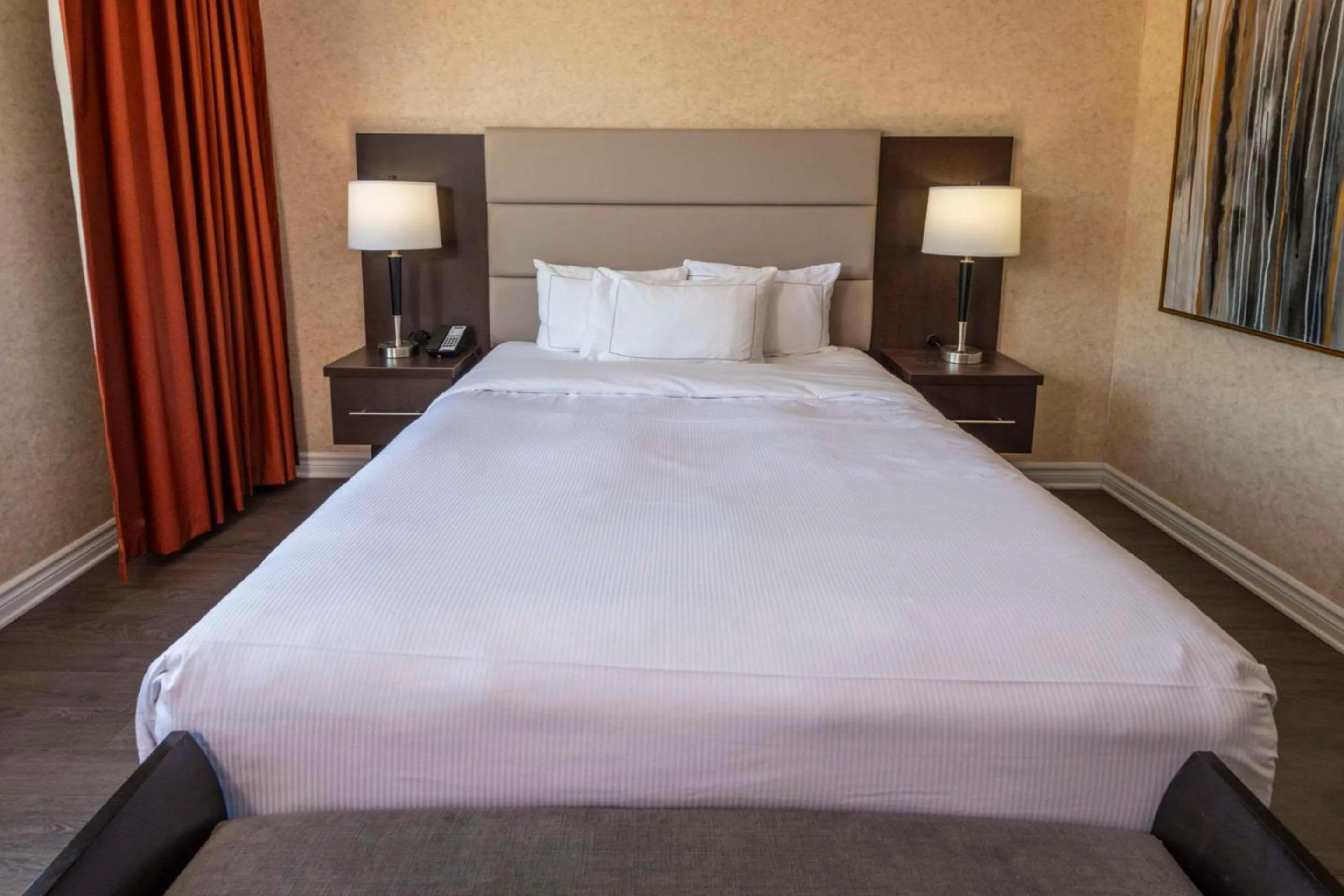 Bedroom, Bed in Chateau Cartier Hotel & Resort, an Ascend Collection Resort