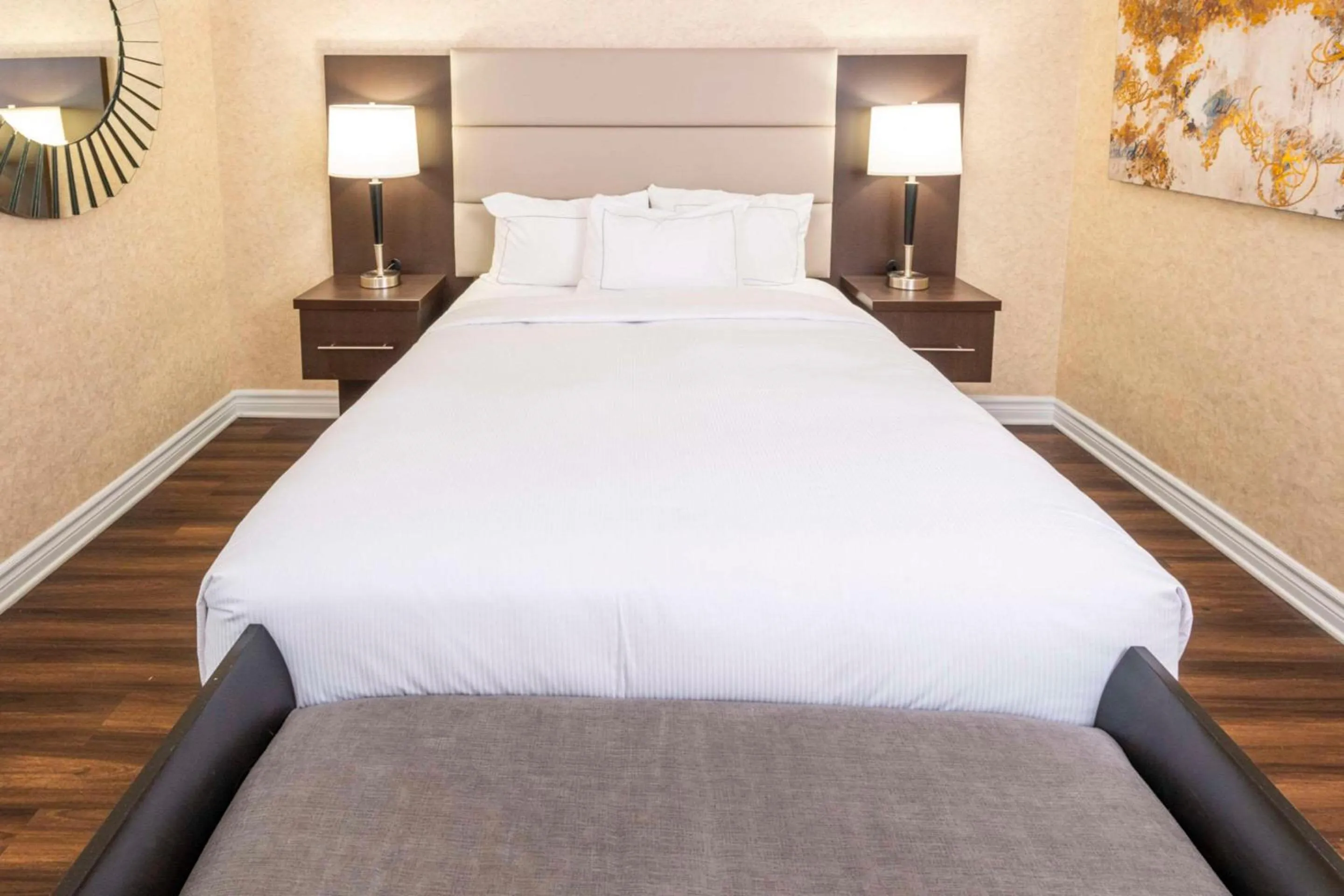 Bedroom, Bed in Chateau Cartier Hotel & Resort, an Ascend Collection Resort