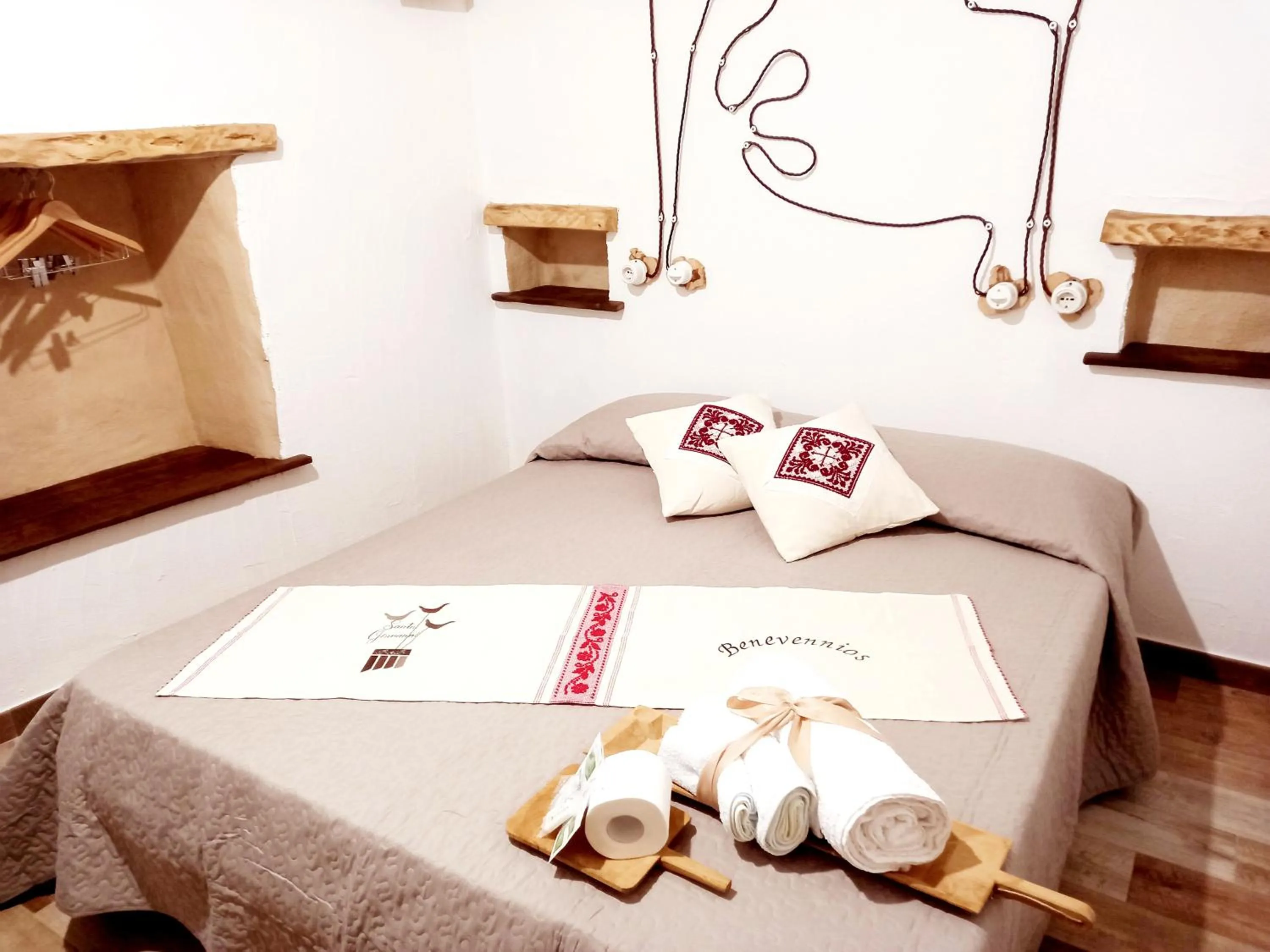 Bed in B&B Santu Giuvanni "Un tuffo nel passato Fonnese"