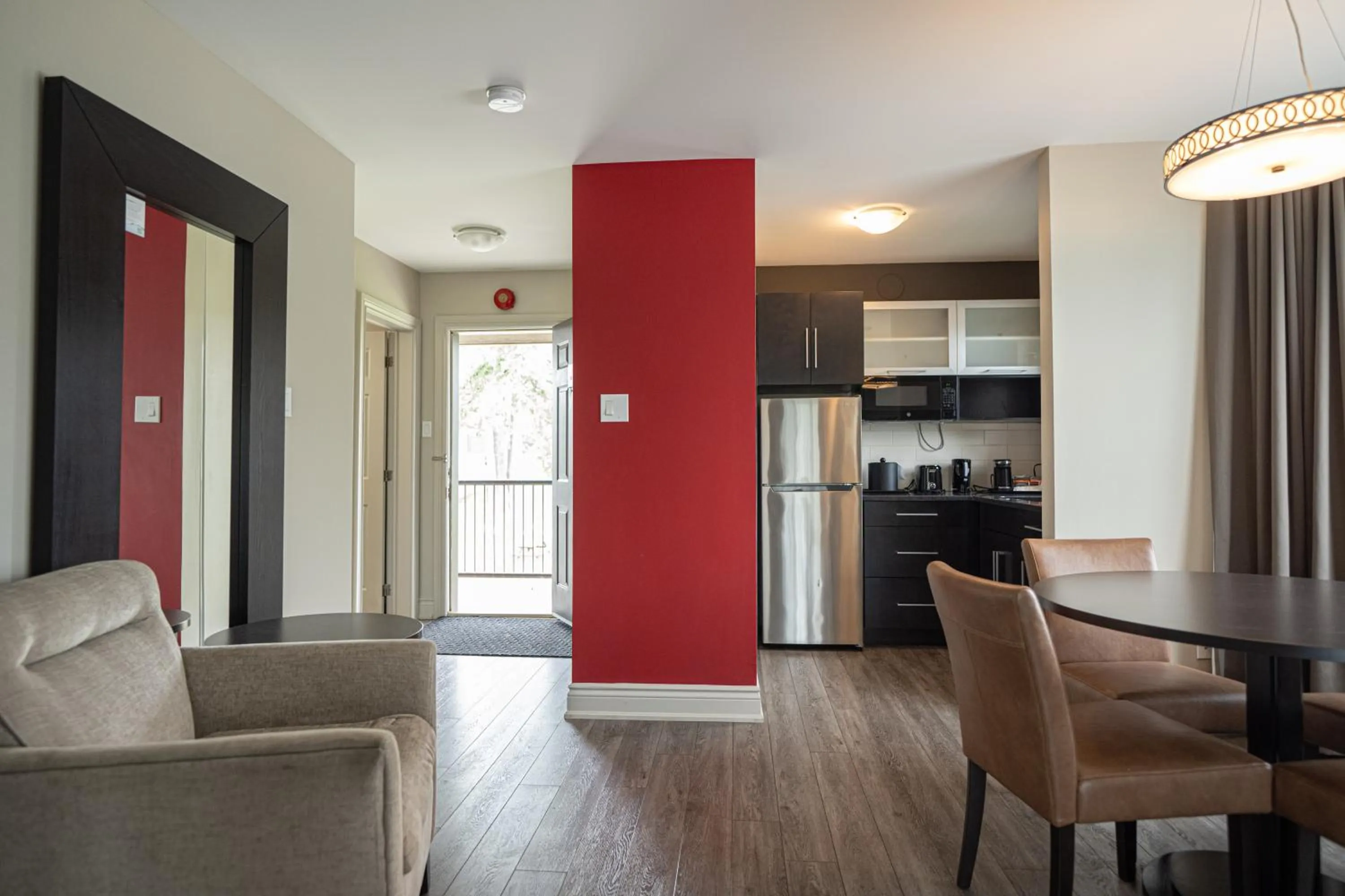 Seating area in Ramada by Wyndham Ottawa On The Rideau
