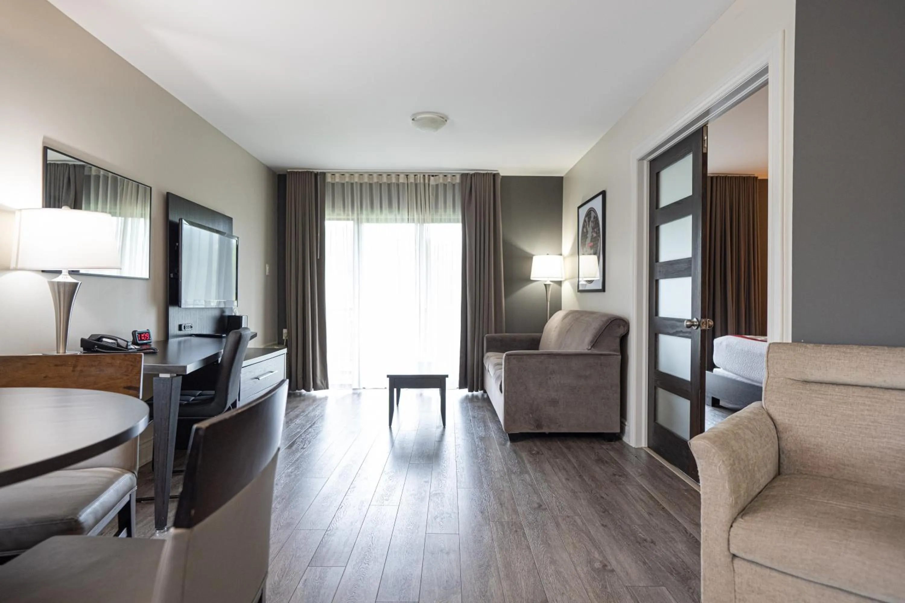 Living room in Ramada by Wyndham Ottawa On The Rideau