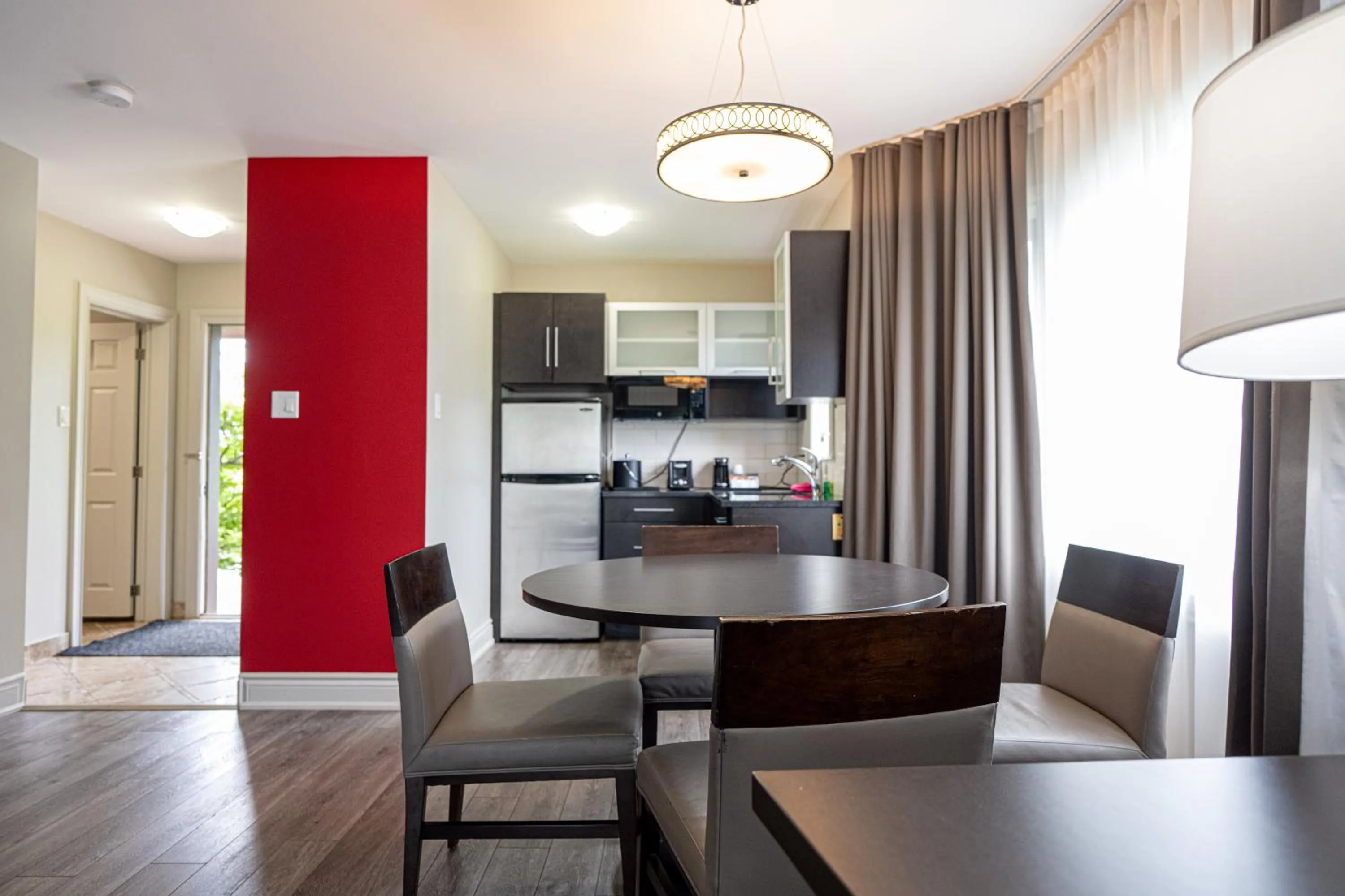 Seating area in Ramada by Wyndham Ottawa On The Rideau
