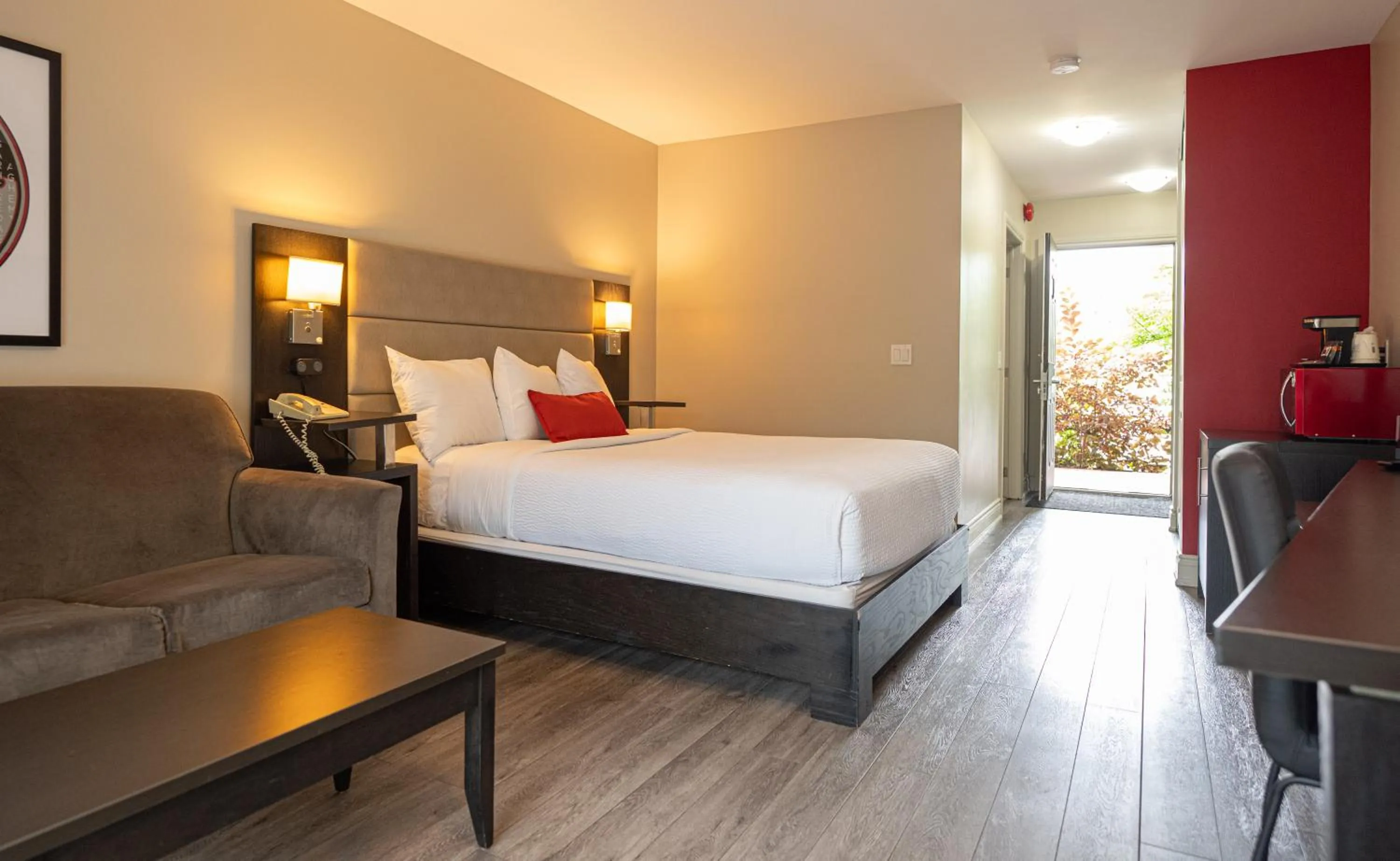 Bedroom, Bed in Ramada by Wyndham Ottawa On The Rideau