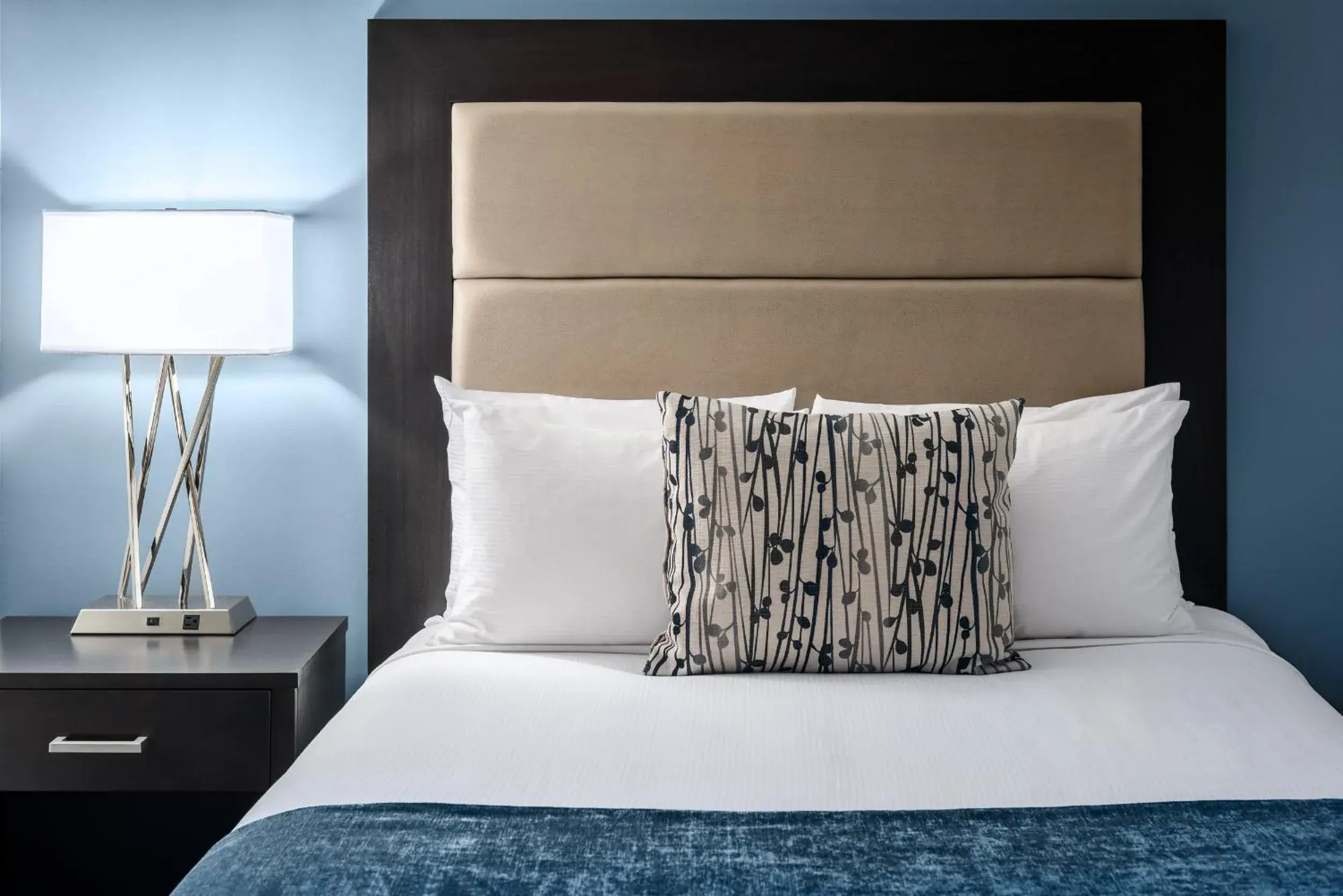 One-Bedroom Suite with Two Queen Beds in Ottawa Embassy Hotel & Suites One-Bedroom Suite with Two Queen Beds in Ottawa Embassy Hotel & Suites