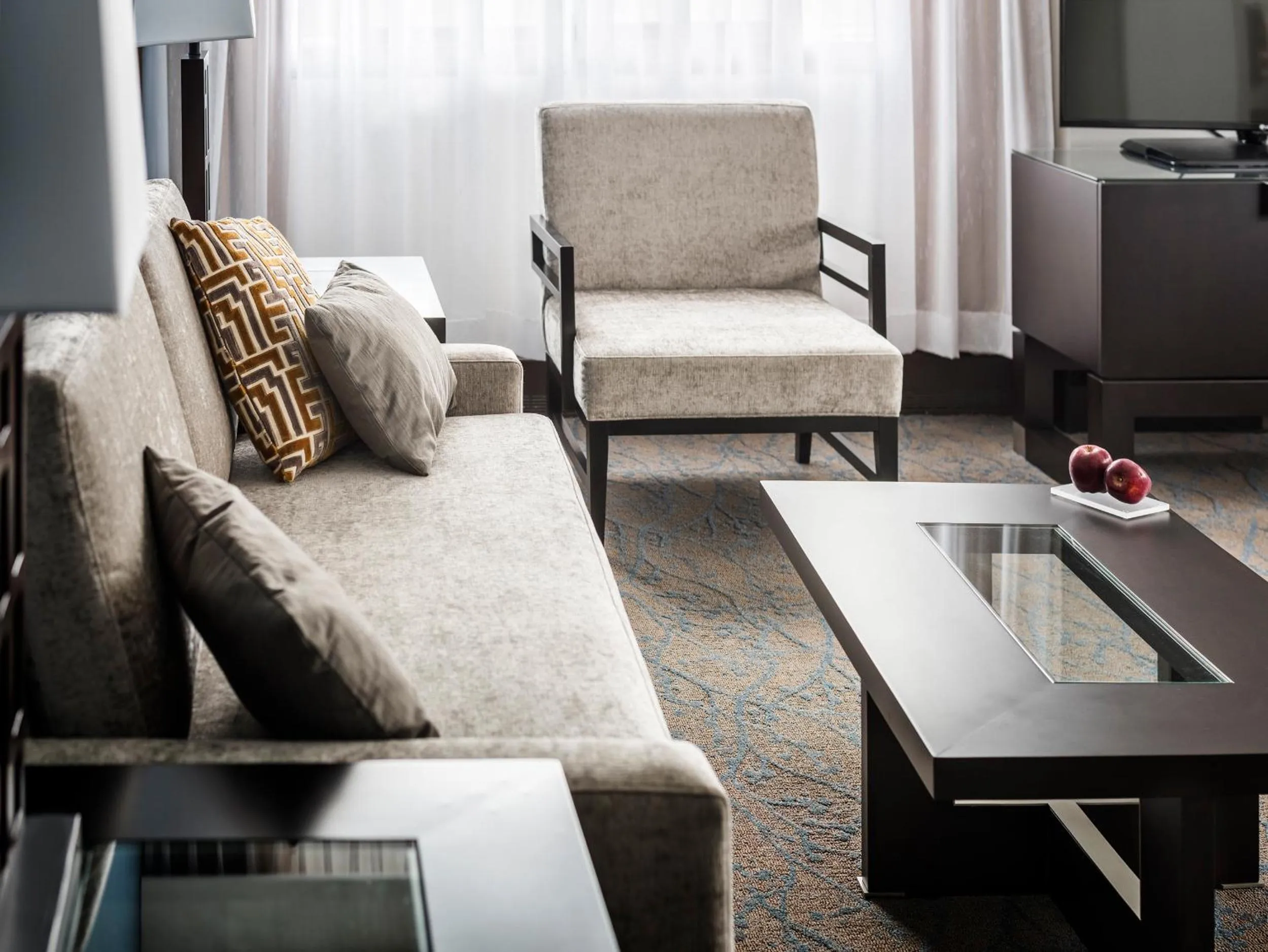 Living room in Ottawa Embassy Hotel & Suites