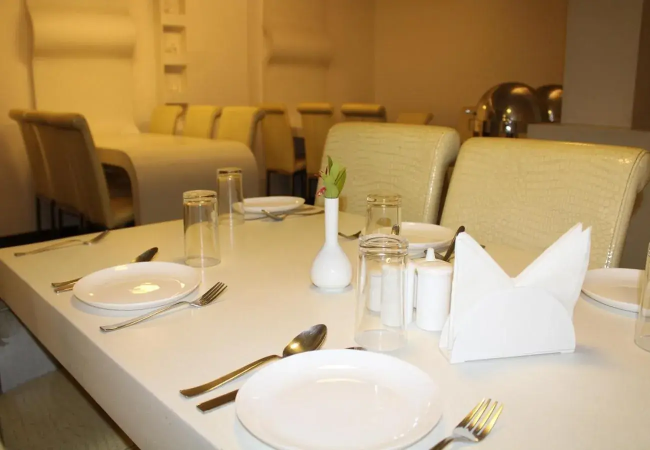 Restaurant/places to eat in Hotel M Grand Restaurant/places to eat in Hotel M Grand