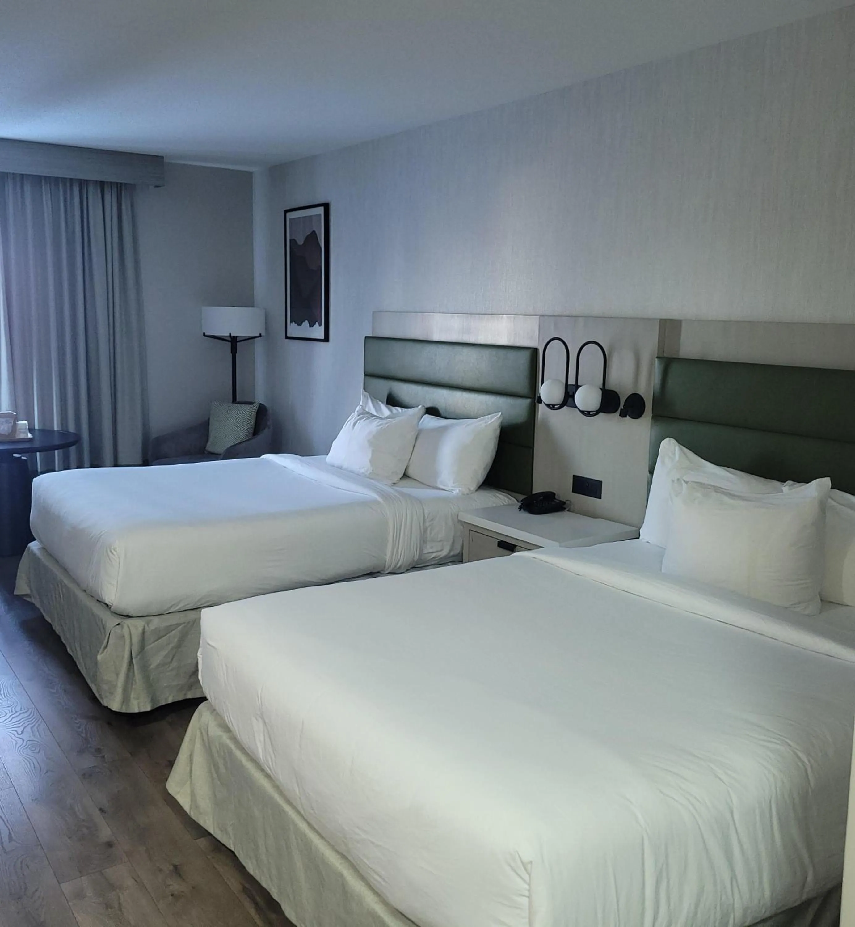Photo of the whole room, Bed in Ramada Plaza by Wyndham Gatineau/Manoir du Casino